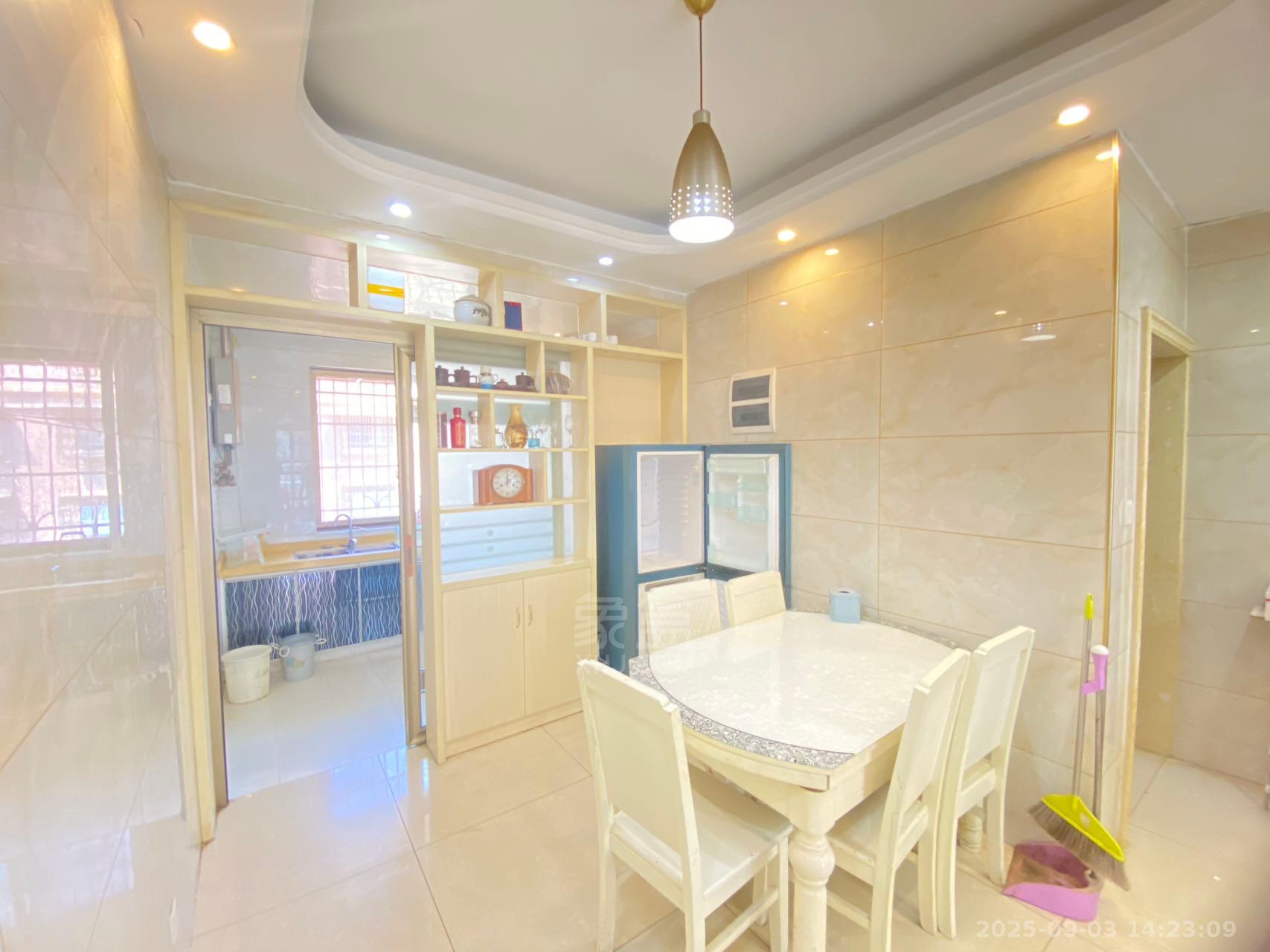 井龙安置小区 2室2厅1卫 1300.0元/月 井龙安置小区 2室2厅1卫 1300.0元/月室内图