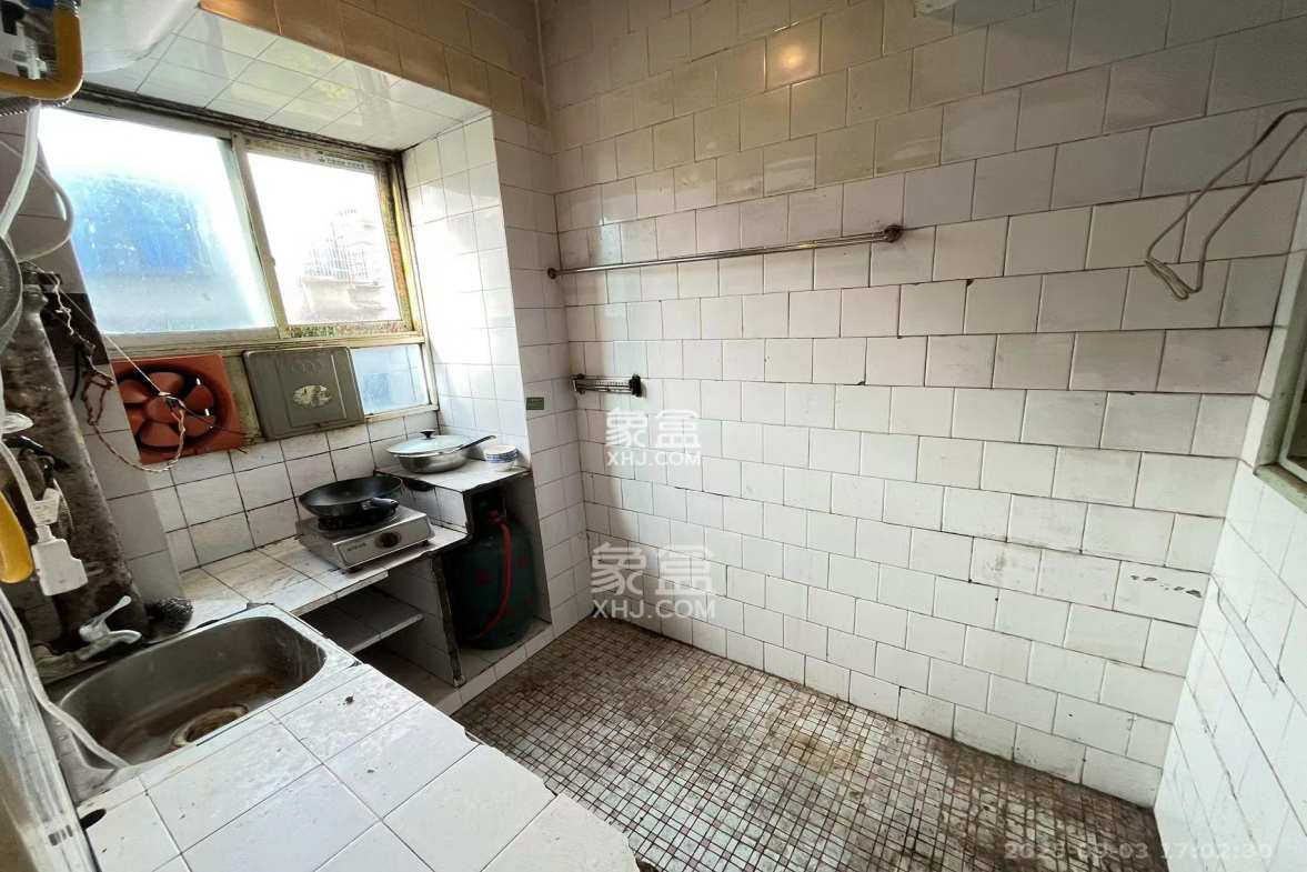 狮子山二片  2室1厅1卫    1000.0元/月 狮子山二片  2室1厅1卫    1000.0元/月室内图