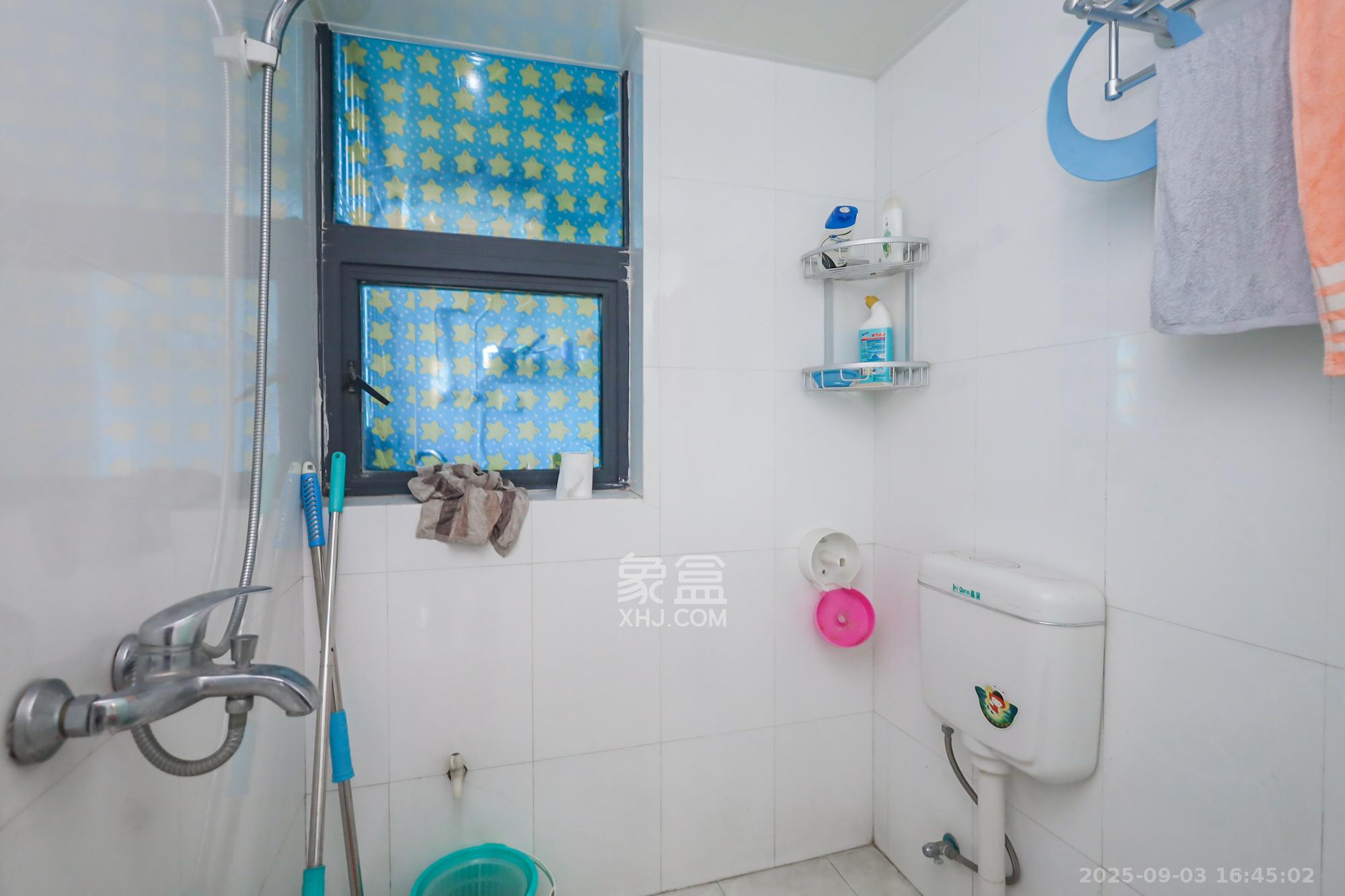 美林银谷  3室2厅2卫    98.0万卫生间