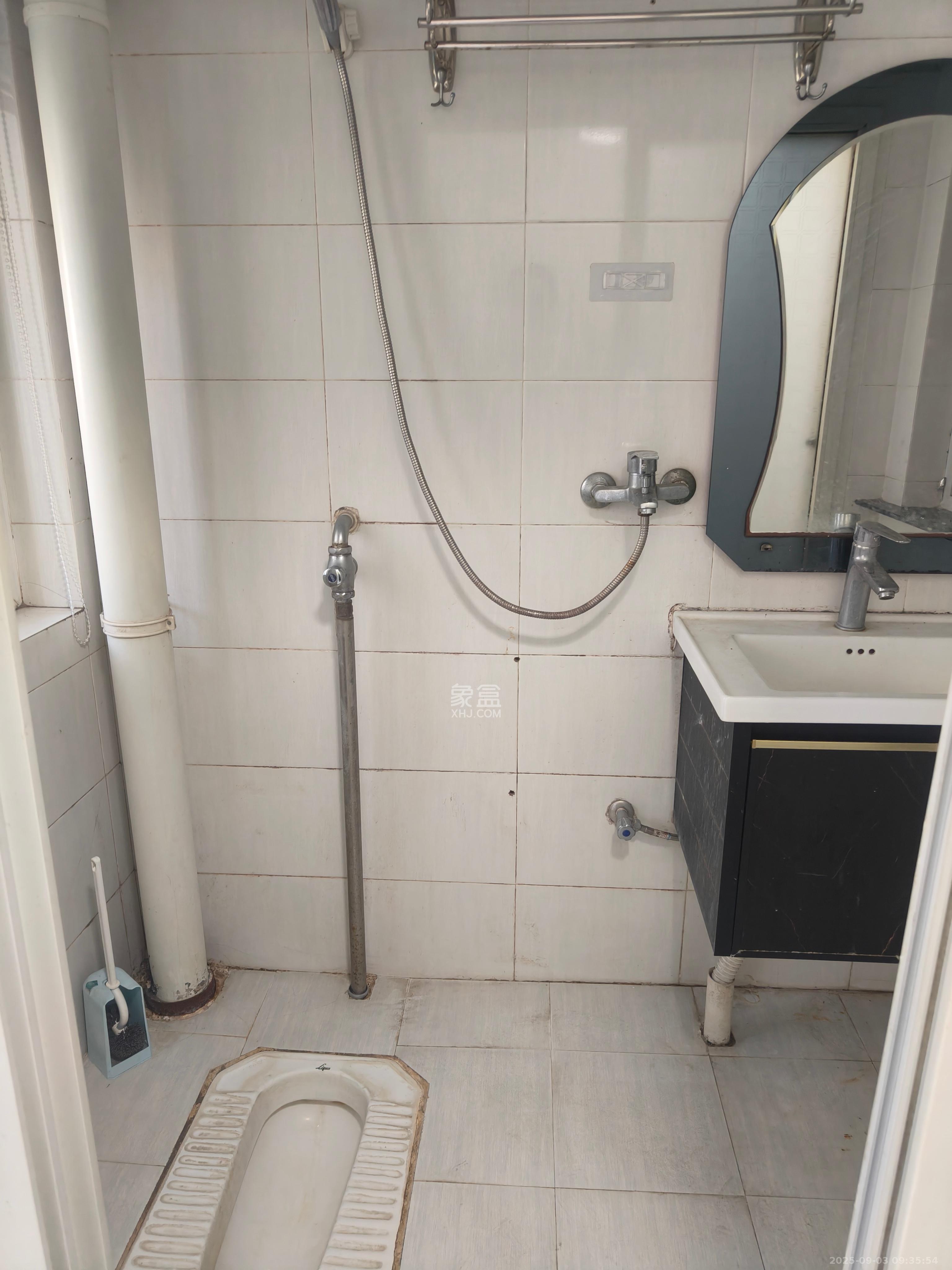 德润园 3室2厅2卫 2300.0元/月 德润园 3室2厅2卫 2300.0元/月室内图