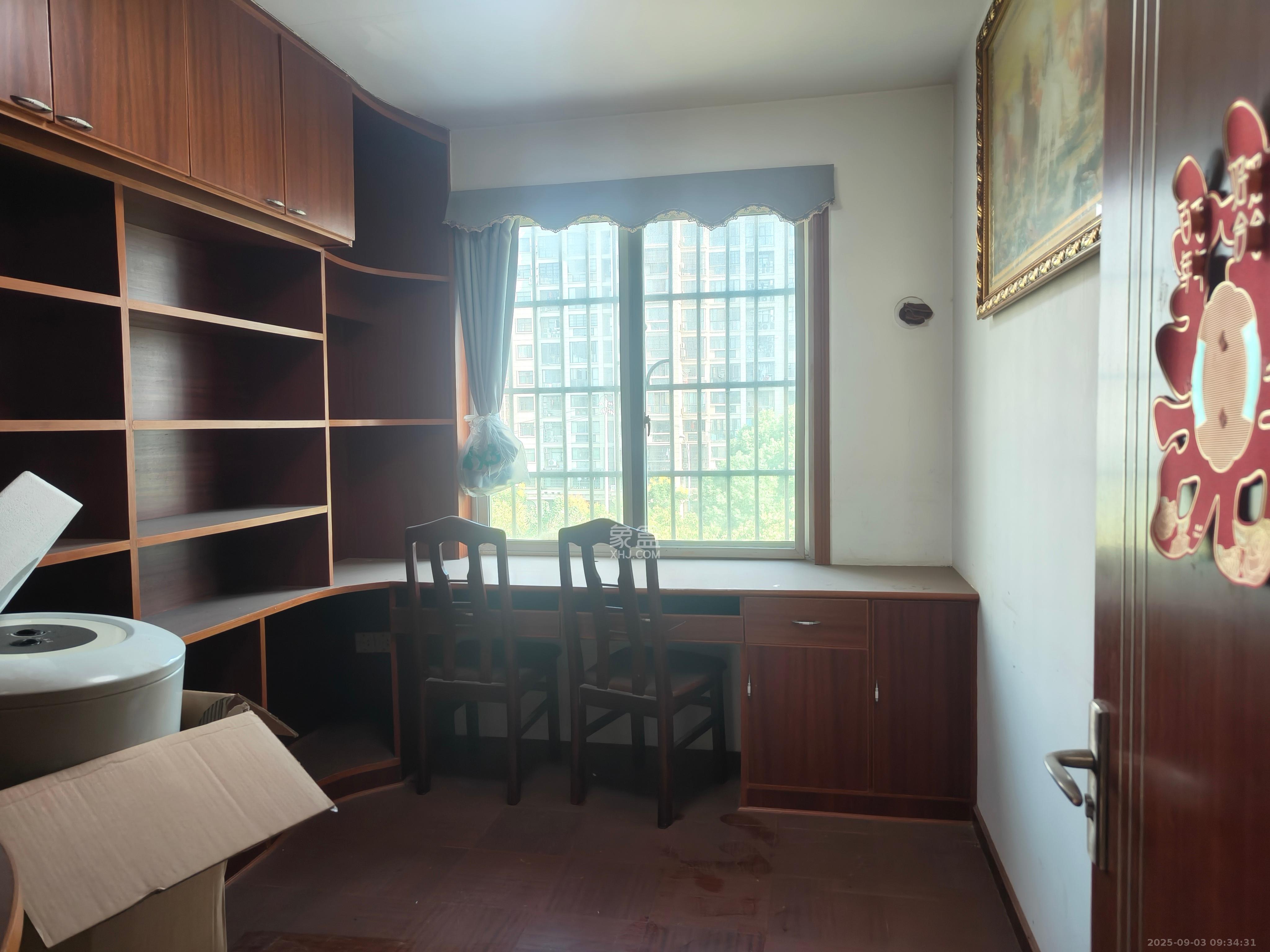 德润园 3室2厅2卫 2300.0元/月 德润园 3室2厅2卫 2300.0元/月室内图