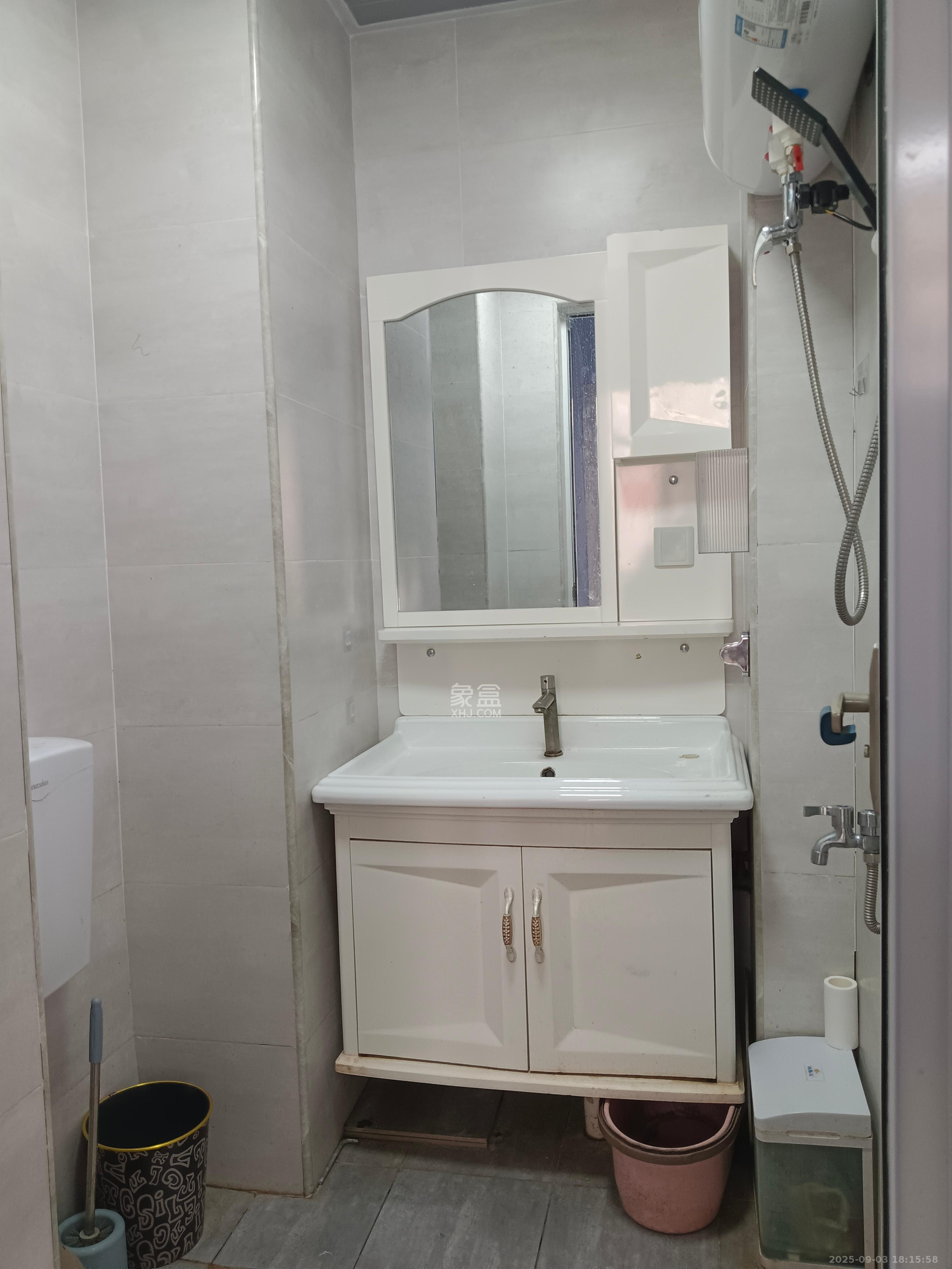 西子湖畔沃府  1室1厅1卫    1800.0元/月 西子湖畔沃府  1室1厅1卫    1800.0元/月室内图