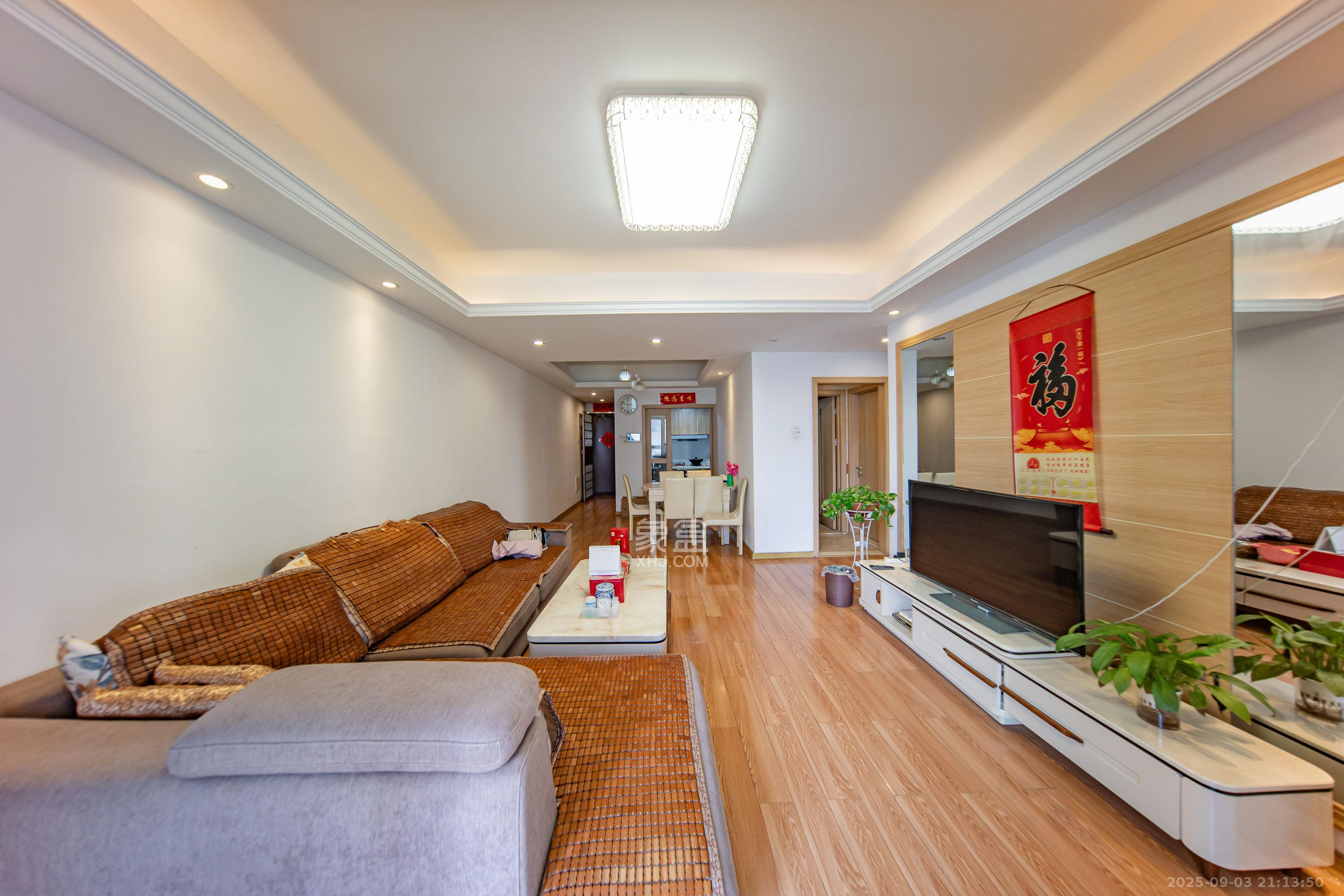 江山帝景哈佛  3室2厅1卫    68.5万 江山帝景哈佛  3室2厅1卫    68.5万客厅