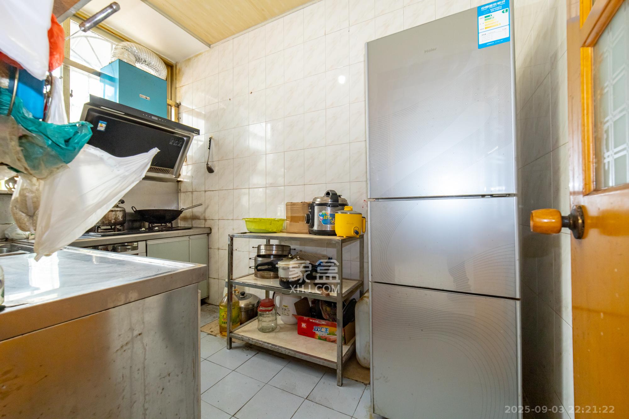 聚鑫大厦 3室2厅1卫 35.0万 聚鑫大厦 3室2厅1卫 35.0万厨房