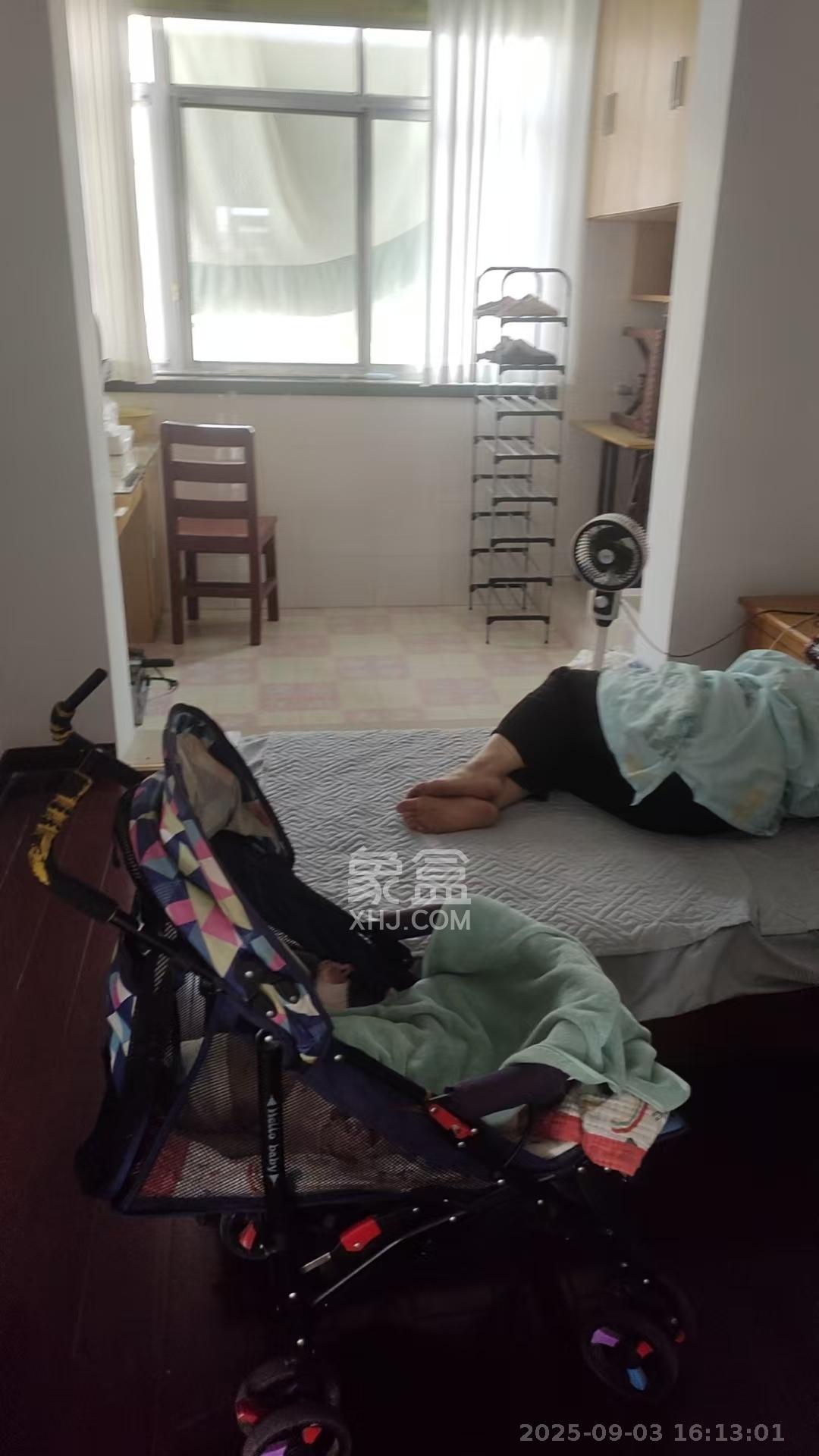 东湖小区安置房  3室2厅2卫   2400.00元/月室内图