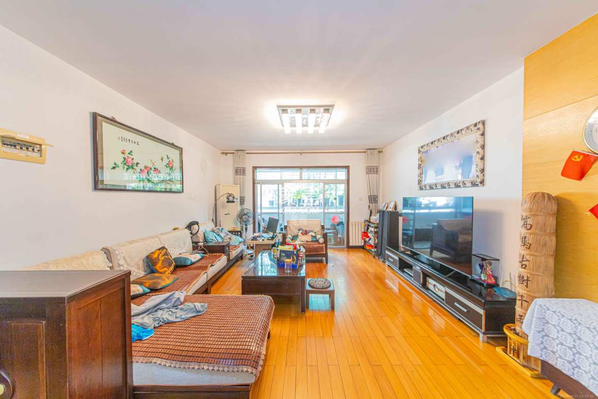 九峰小区(一二三四区)  4室2厅2卫    200.0万 九峰小区(一二三四区)  4室2厅2卫    200.0万客厅