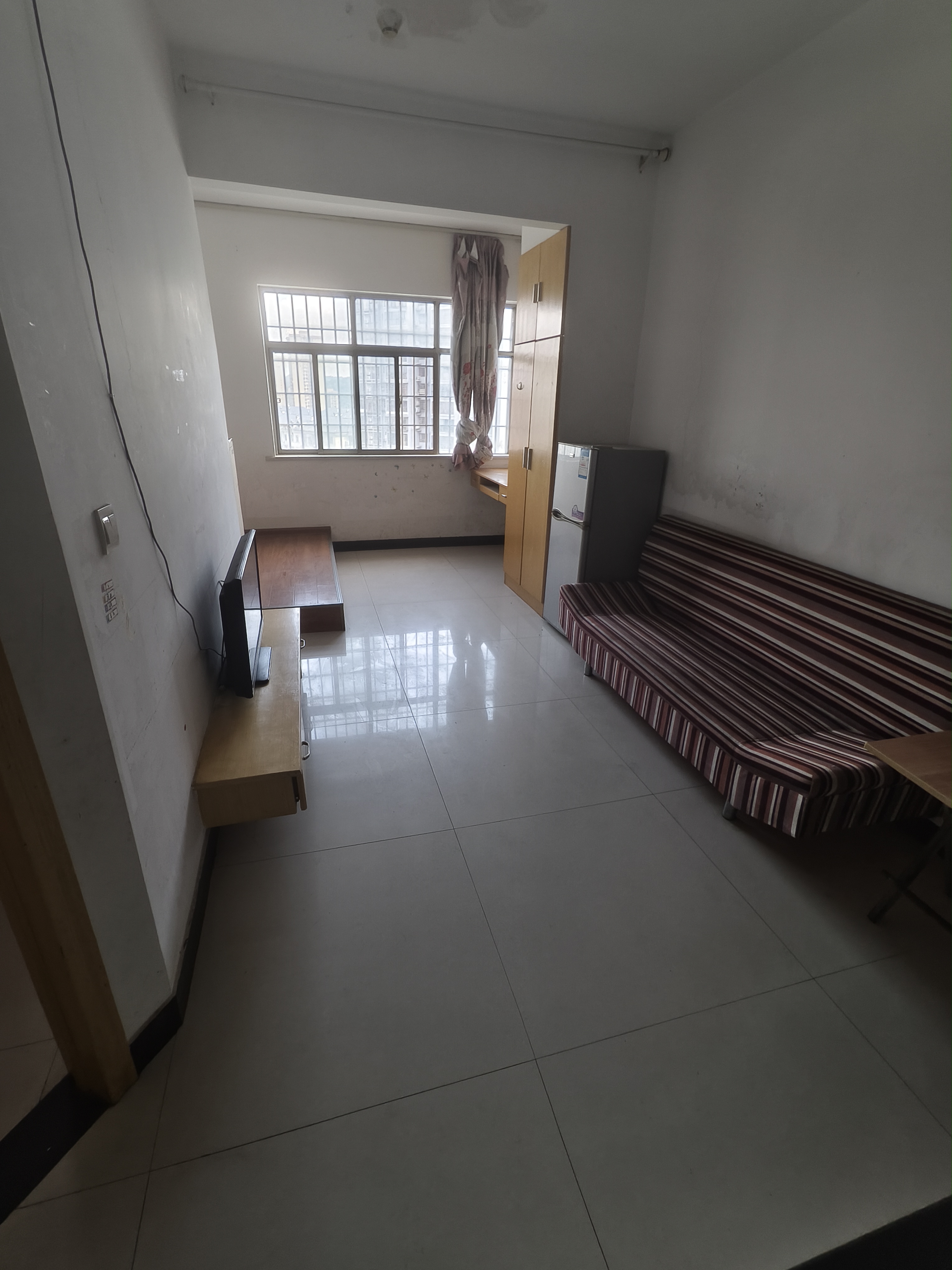 东方豪苑 1室1厅1卫 900.0元/月 东方豪苑 1室1厅1卫 900.0元/月室内图