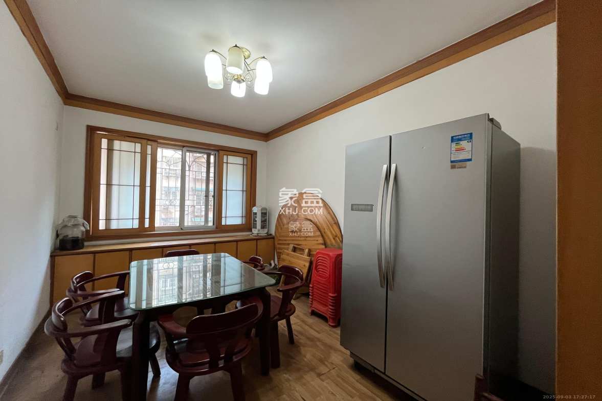 铁银电信花园  2室2厅2卫    1800.0元/月 铁银电信花园  2室2厅2卫    1800.0元/月室内图