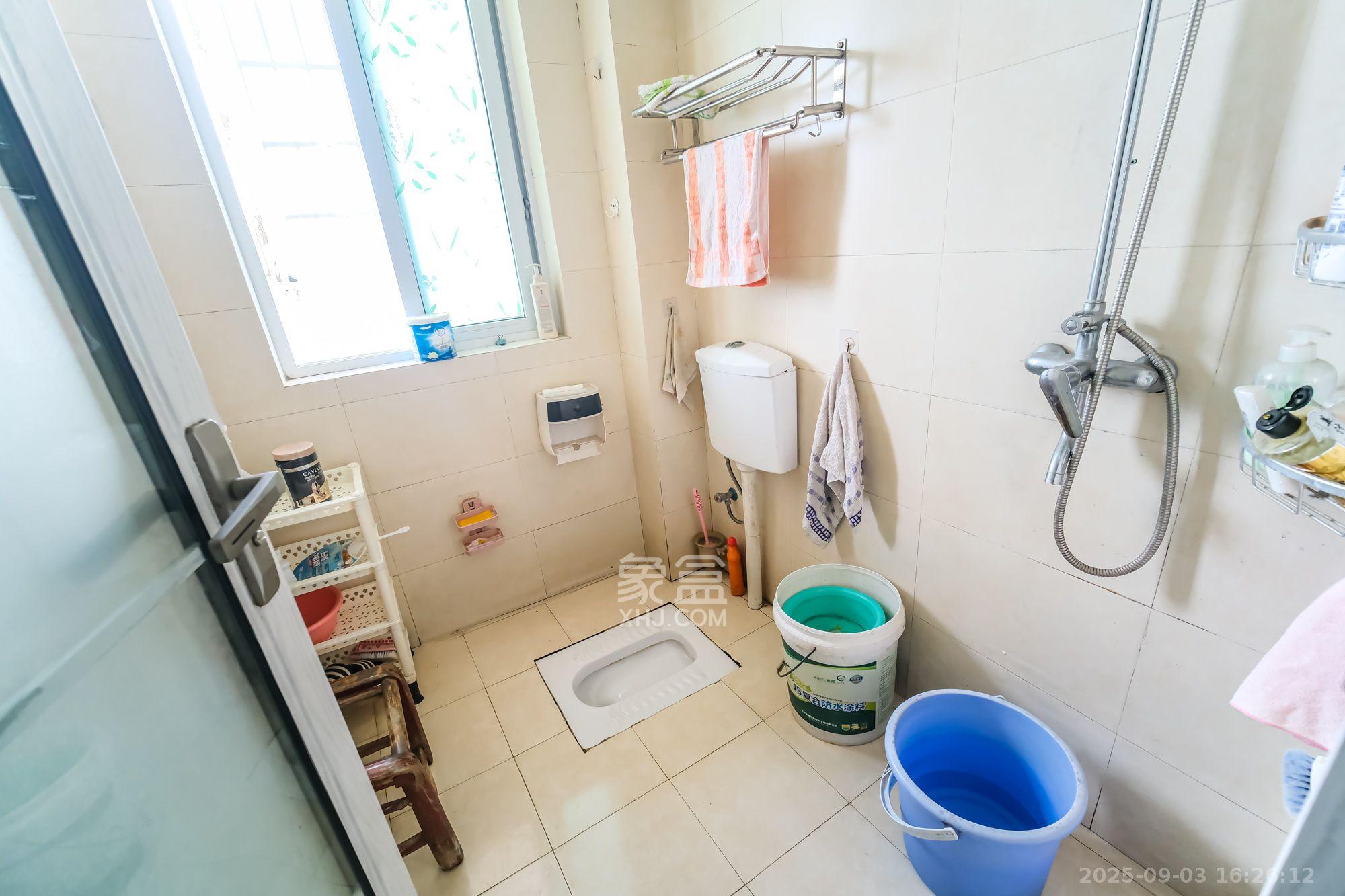 世景华庭  4室2厅2卫    2000.0元/月室内图