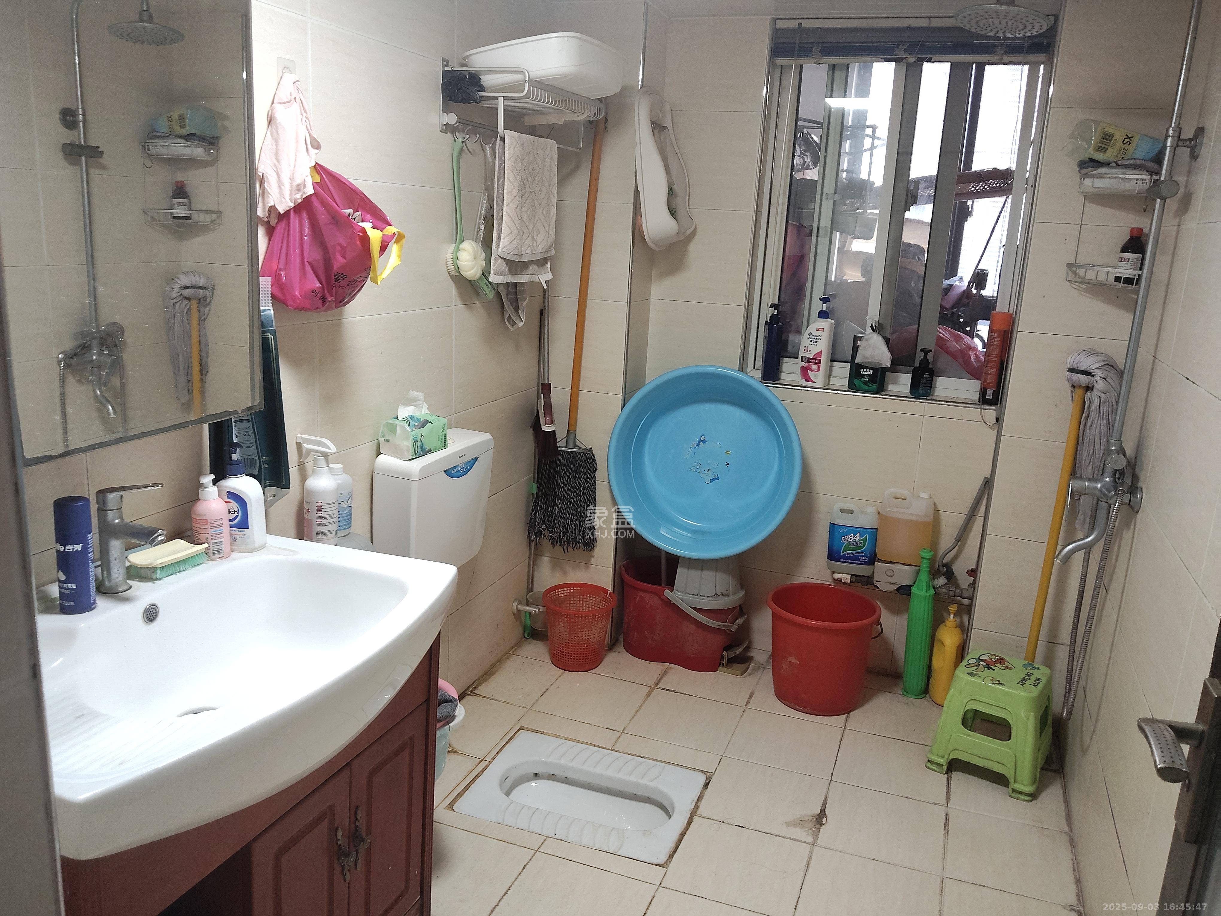 山水湾  3室2厅2卫   2300.00元/月室内图