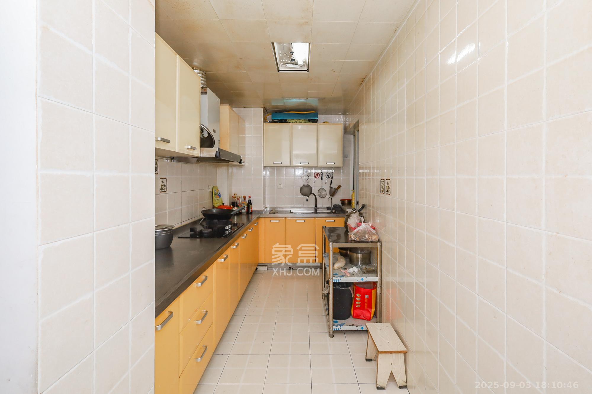 德润园  4室2厅2卫    109.0万 德润园  4室2厅2卫    109.0万厨房