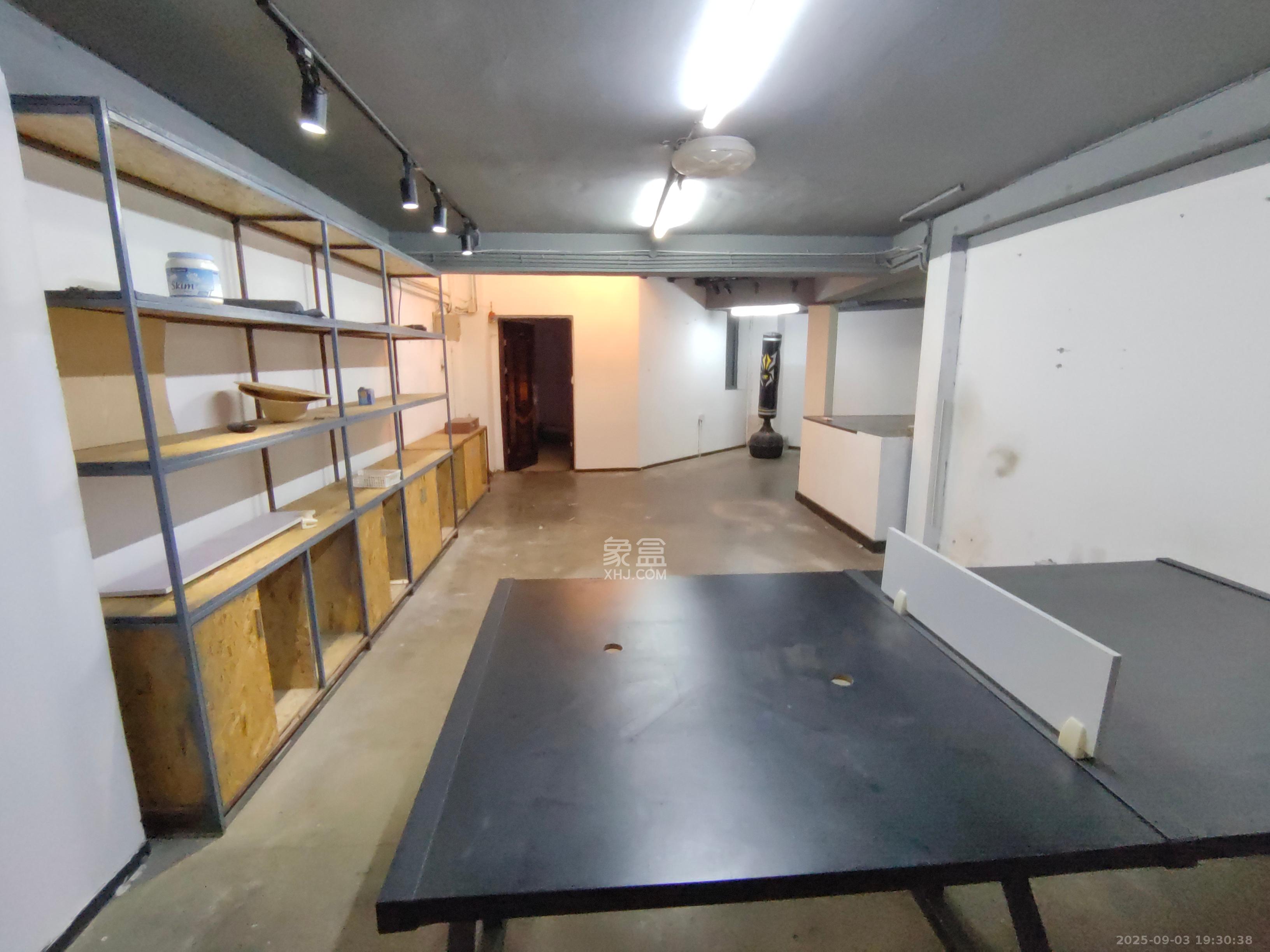 华菱蓝调国际(华菱.香墅美地) 4室2厅1卫 3000.0元/月 华菱蓝调国际(华菱.香墅美地) 4室2厅1卫 3000.0元/月室内图