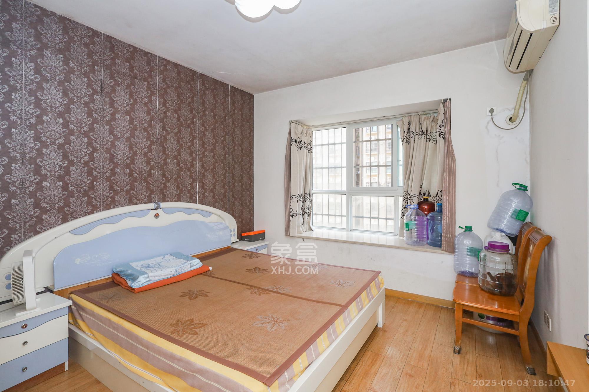 德润园  4室2厅2卫    109.0万 德润园  4室2厅2卫    109.0万卧室