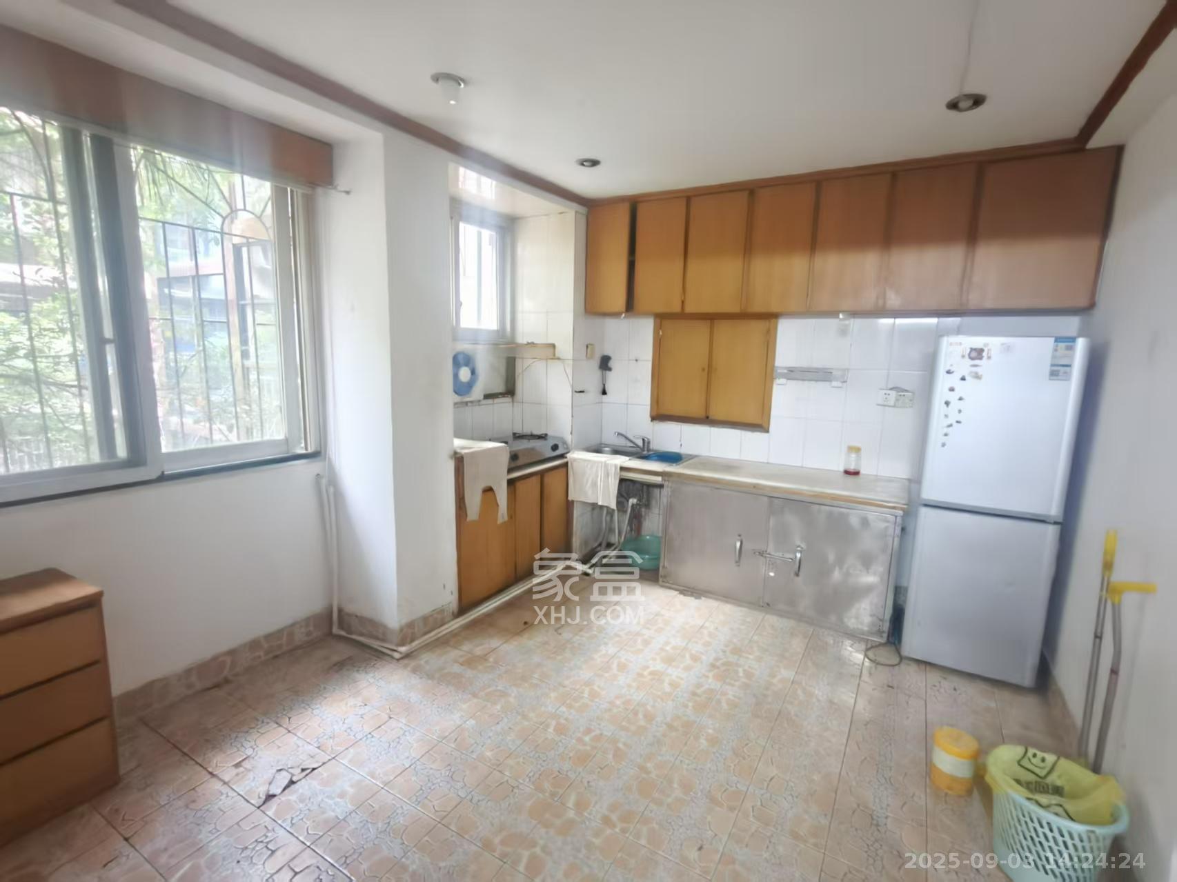 向韶村 2室2厅2卫 1800.0元/月 向韶村 2室2厅2卫 1800.0元/月室内图