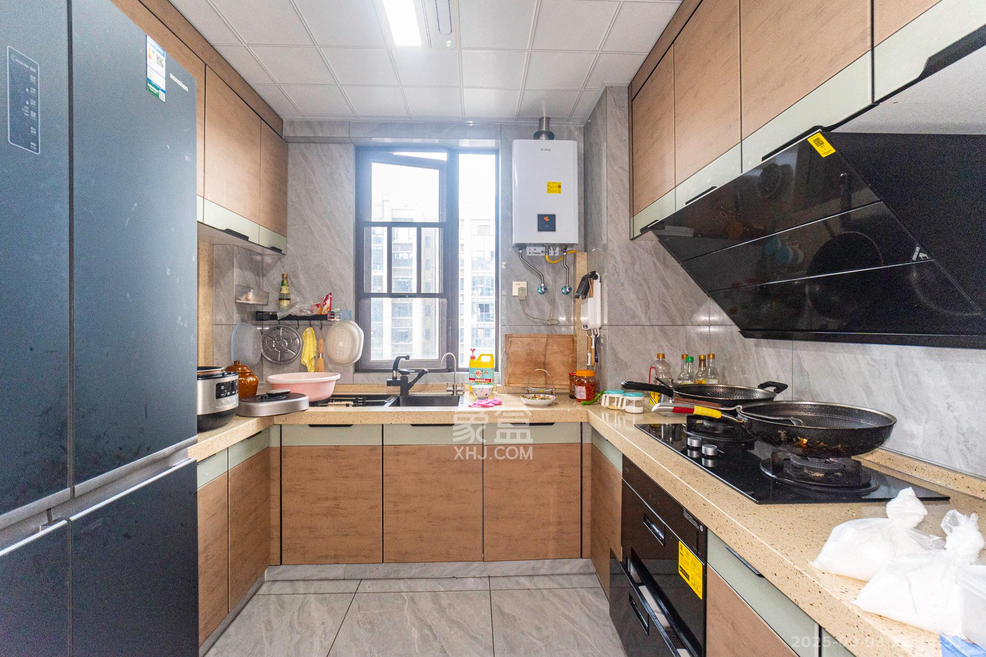 映悦星府  3室2厅2卫    98.5万 映悦星府  3室2厅2卫    98.5万厨房