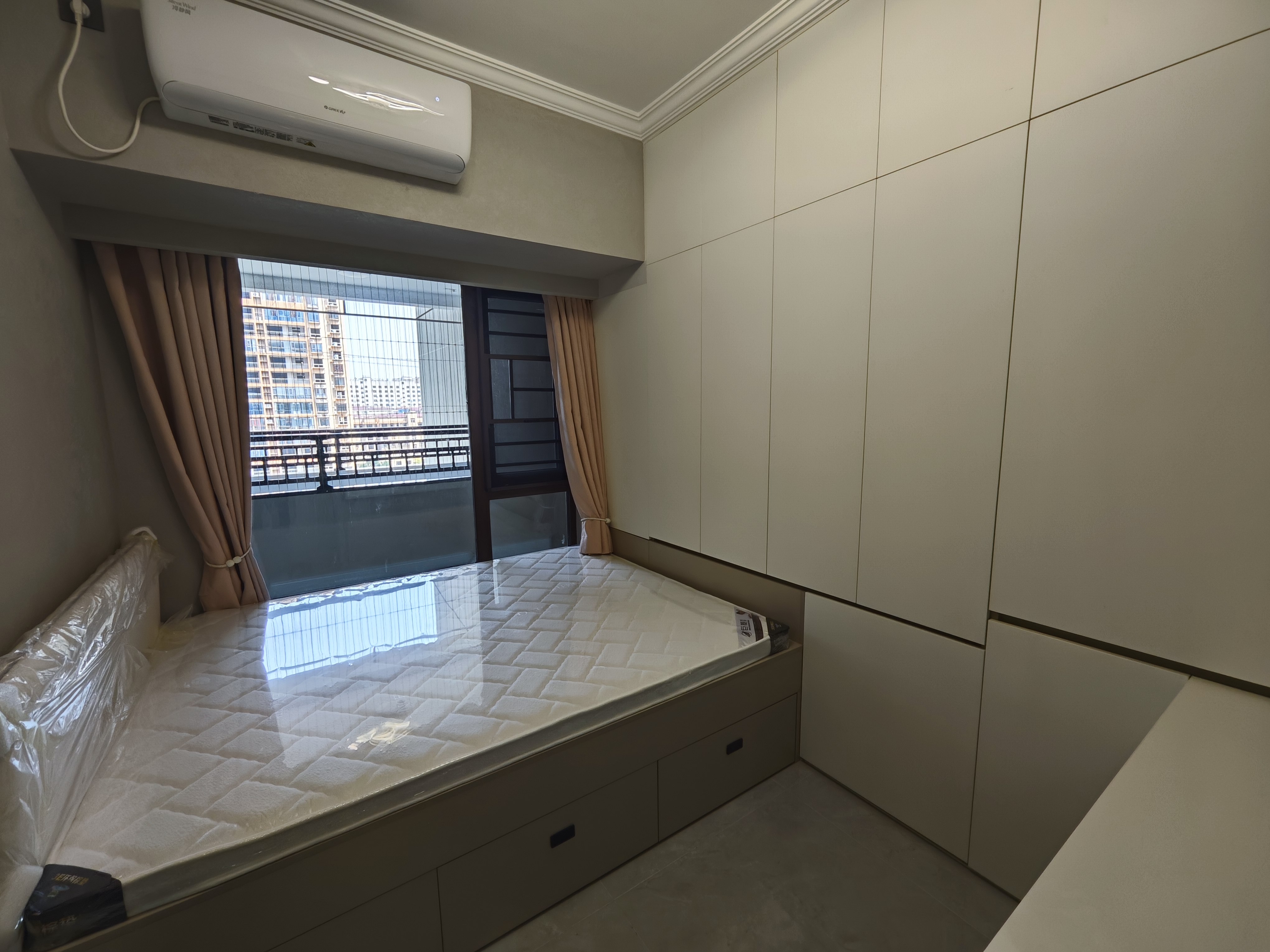 碧桂园正央时代  3室2厅2卫    3000.0元/月室内图