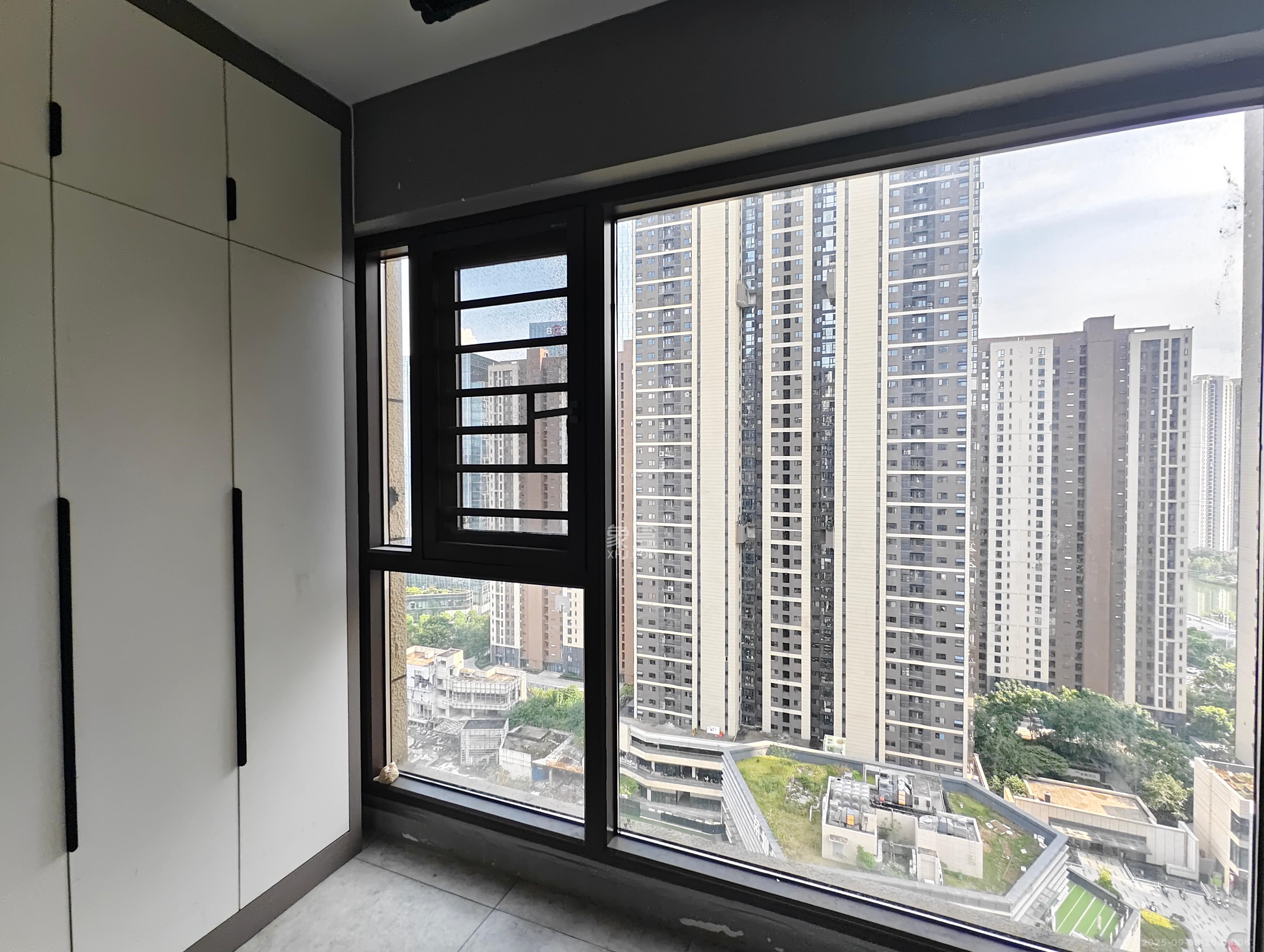 南山雍江汇(滨江国际新城) 3室2厅2卫 3700.0元/月 南山雍江汇(滨江国际新城) 3室2厅2卫 3700.0元/月室内图