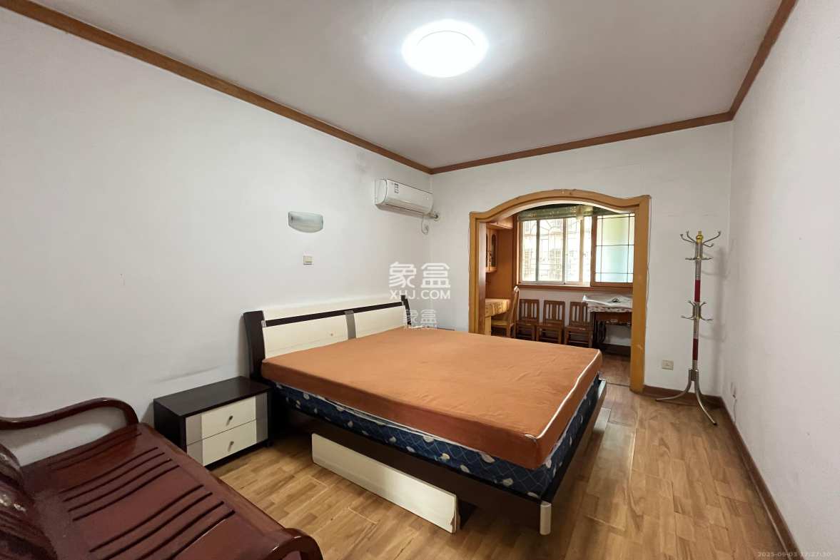 铁银电信花园  2室2厅2卫    1800.0元/月 铁银电信花园  2室2厅2卫    1800.0元/月室内图