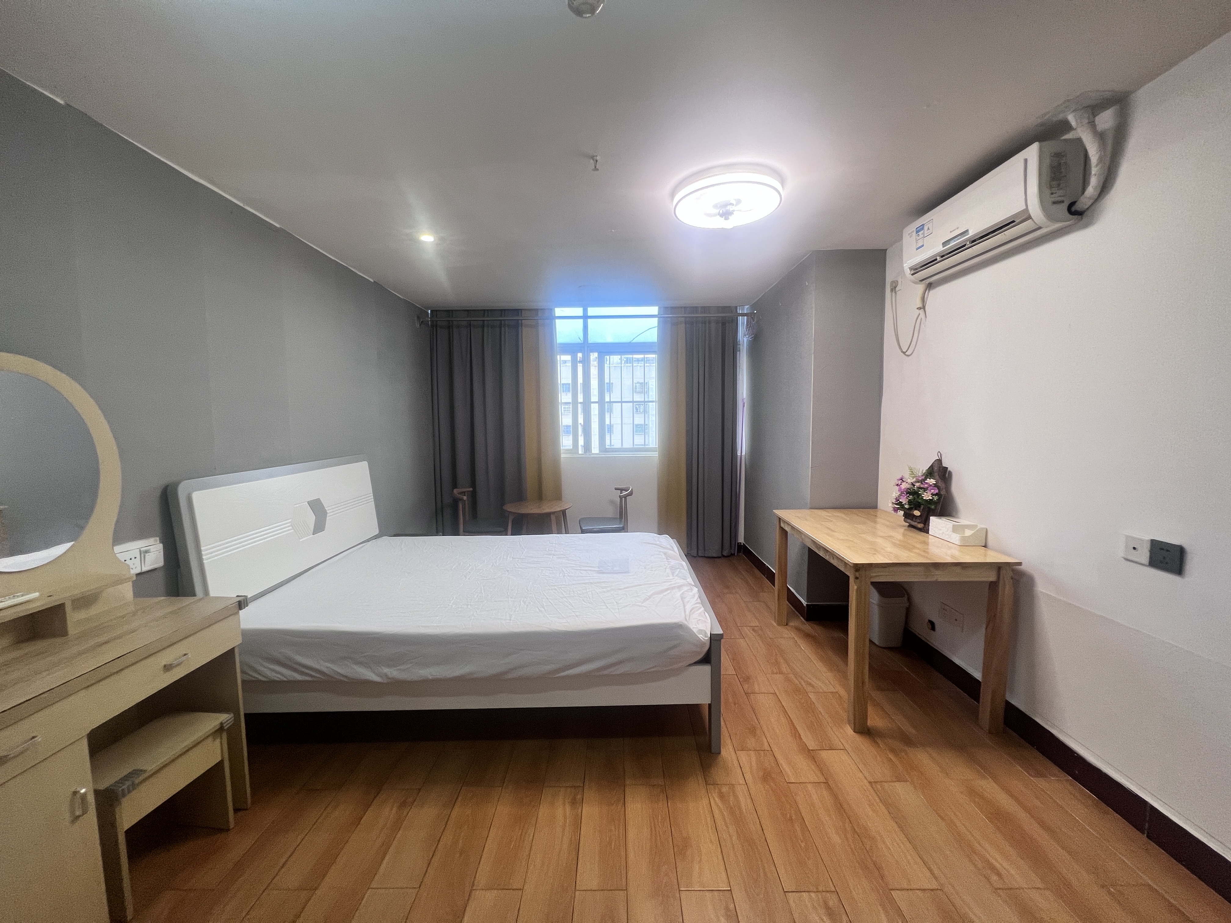 鸿泰大厦 1室1厅1卫 1300.0元/月 鸿泰大厦 1室1厅1卫 1300.0元/月室内图