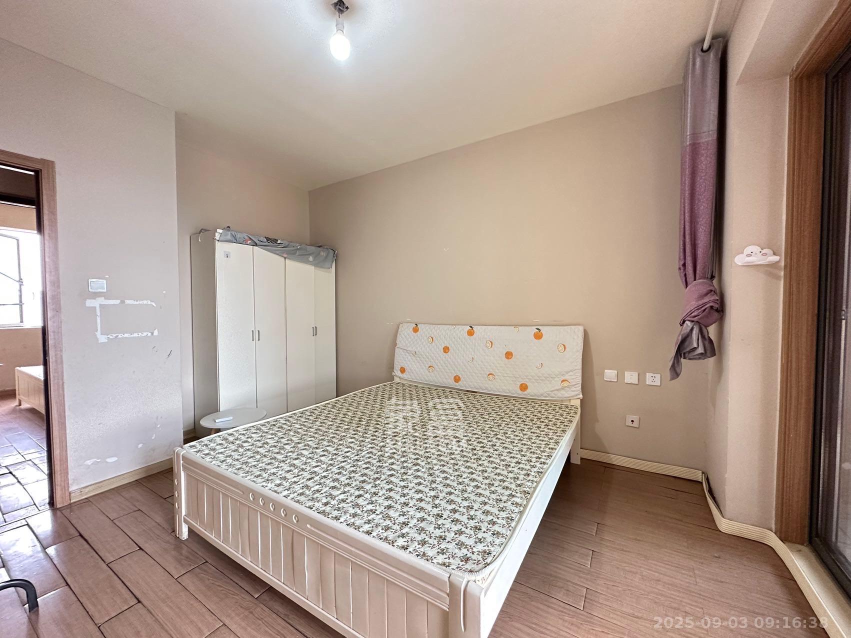 麓谷小镇 3室2厅2卫 2500.0元/月 麓谷小镇 3室2厅2卫 2500.0元/月室内图