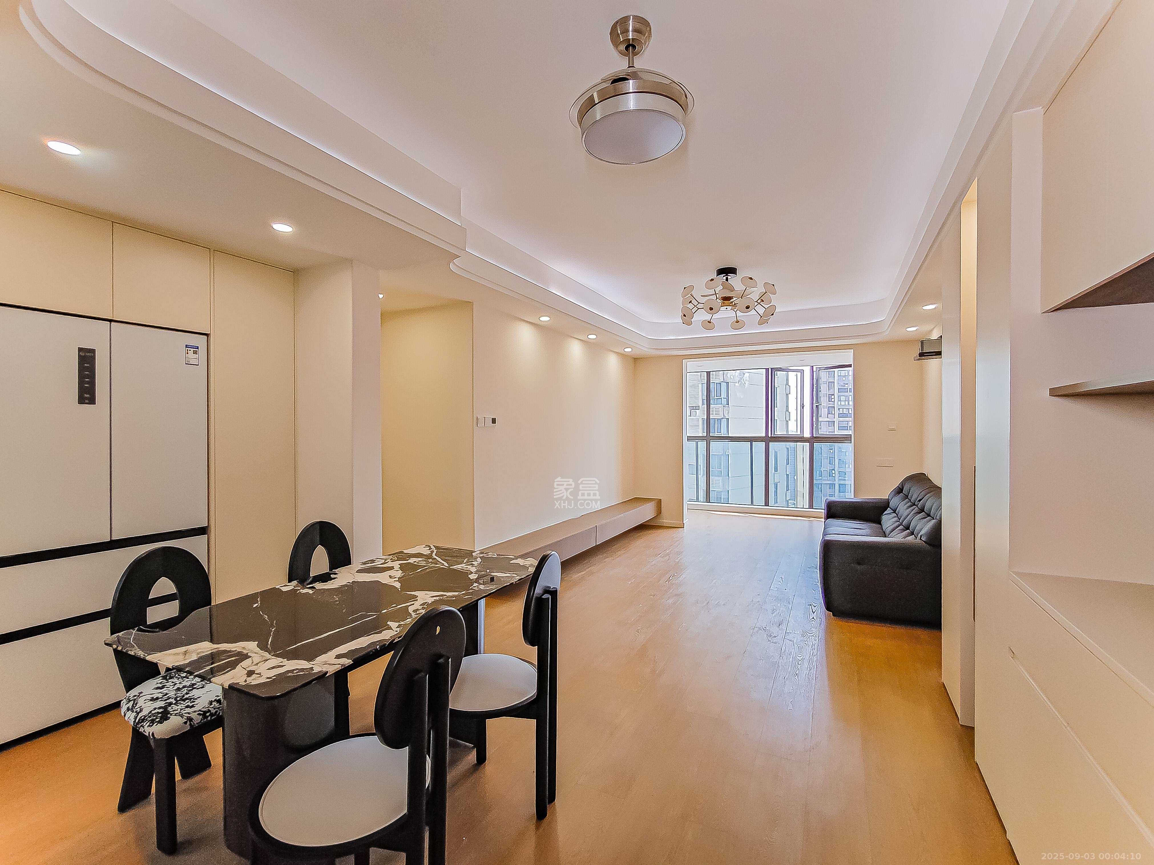 通用时代国际社区  3室2厅2卫    128.8万 通用时代国际社区  3室2厅2卫    128.8万客厅