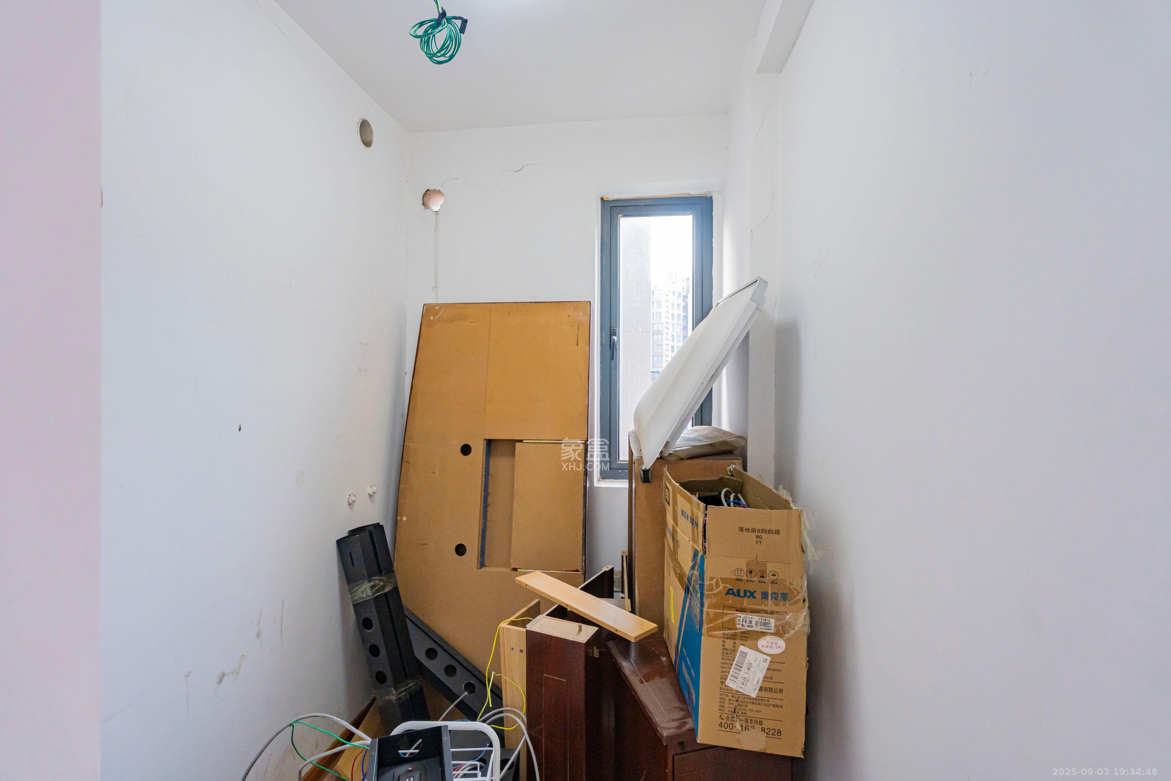 藏珑湖上国际花园 5室2厅3卫 233.0万 藏珑湖上国际花园 5室2厅3卫 233.0万卫生间