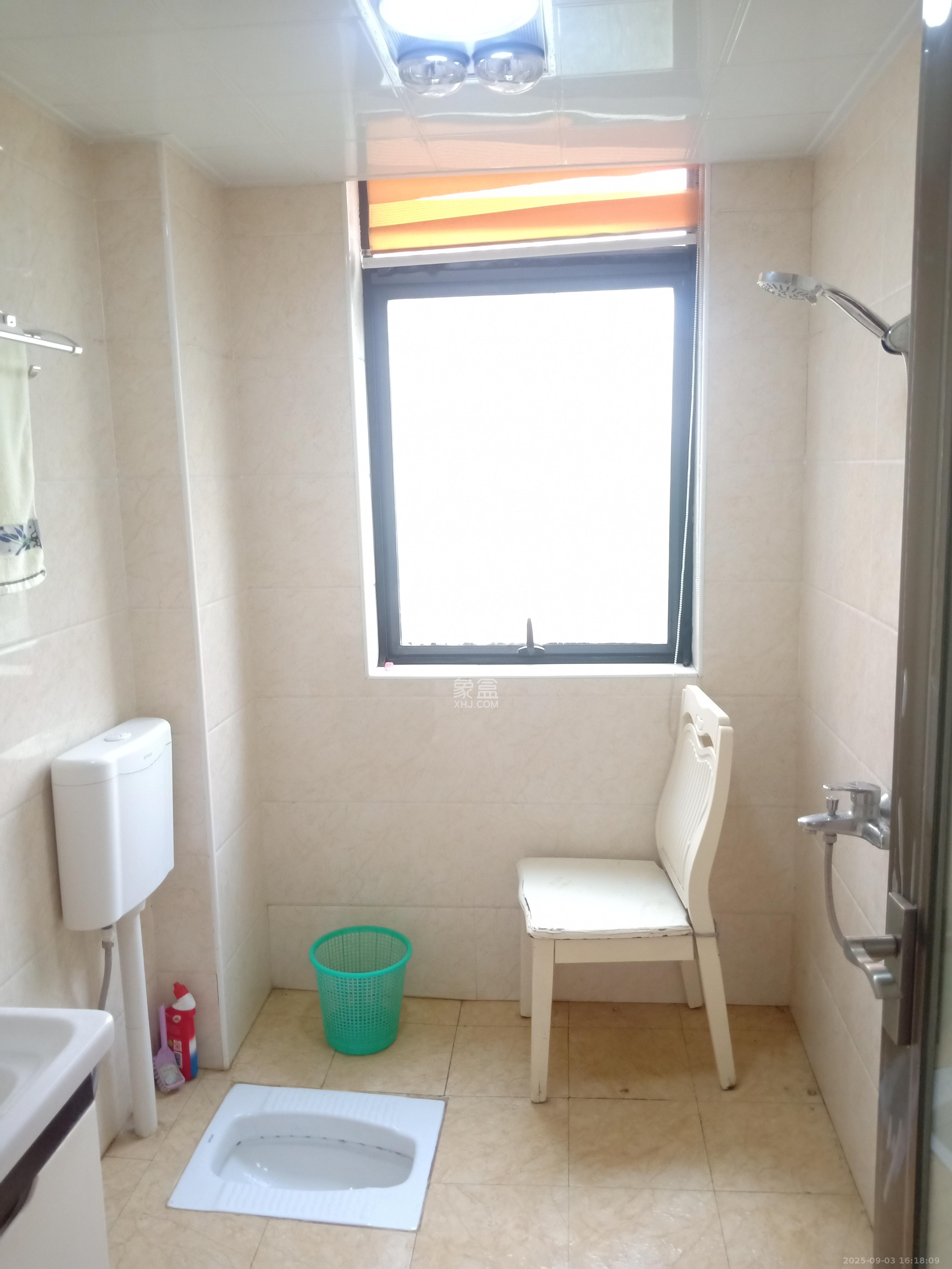 天元涉外景园C区  3室2厅2卫    2500.0元/月室内图