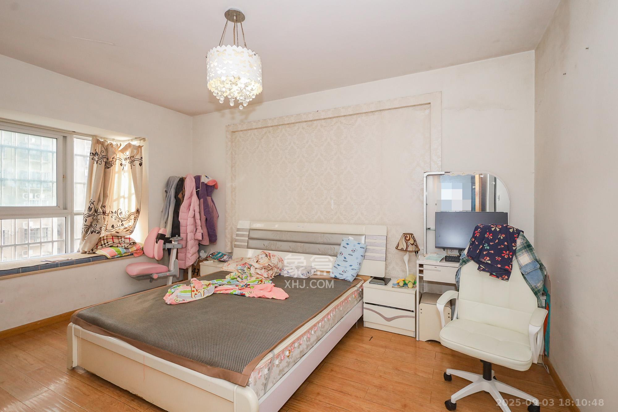 德润园  4室2厅2卫    109.0万 德润园  4室2厅2卫    109.0万卧室