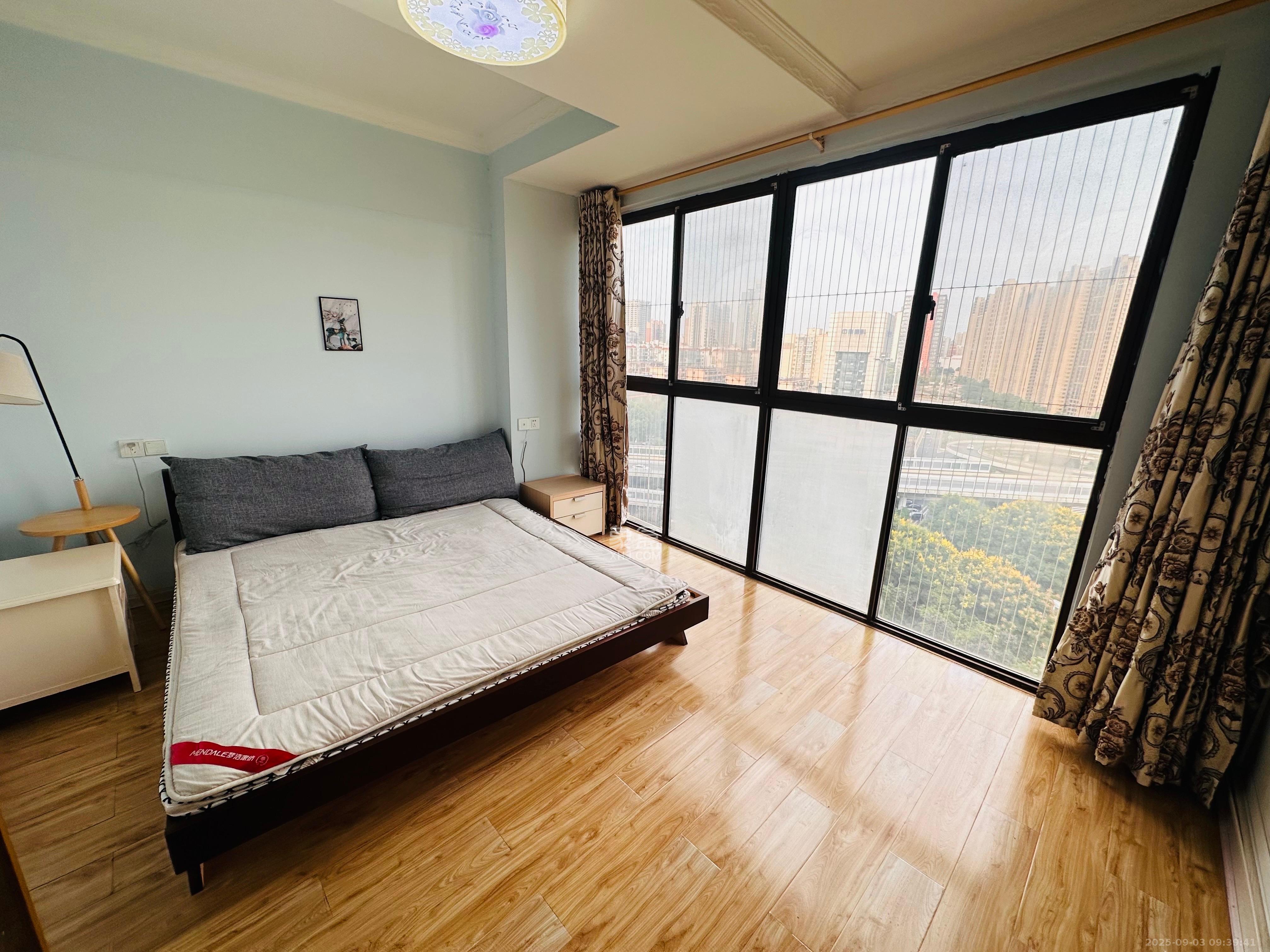 钱隆樽品(一、二、三期)  3室2厅1卫    2000.0元/月室内图