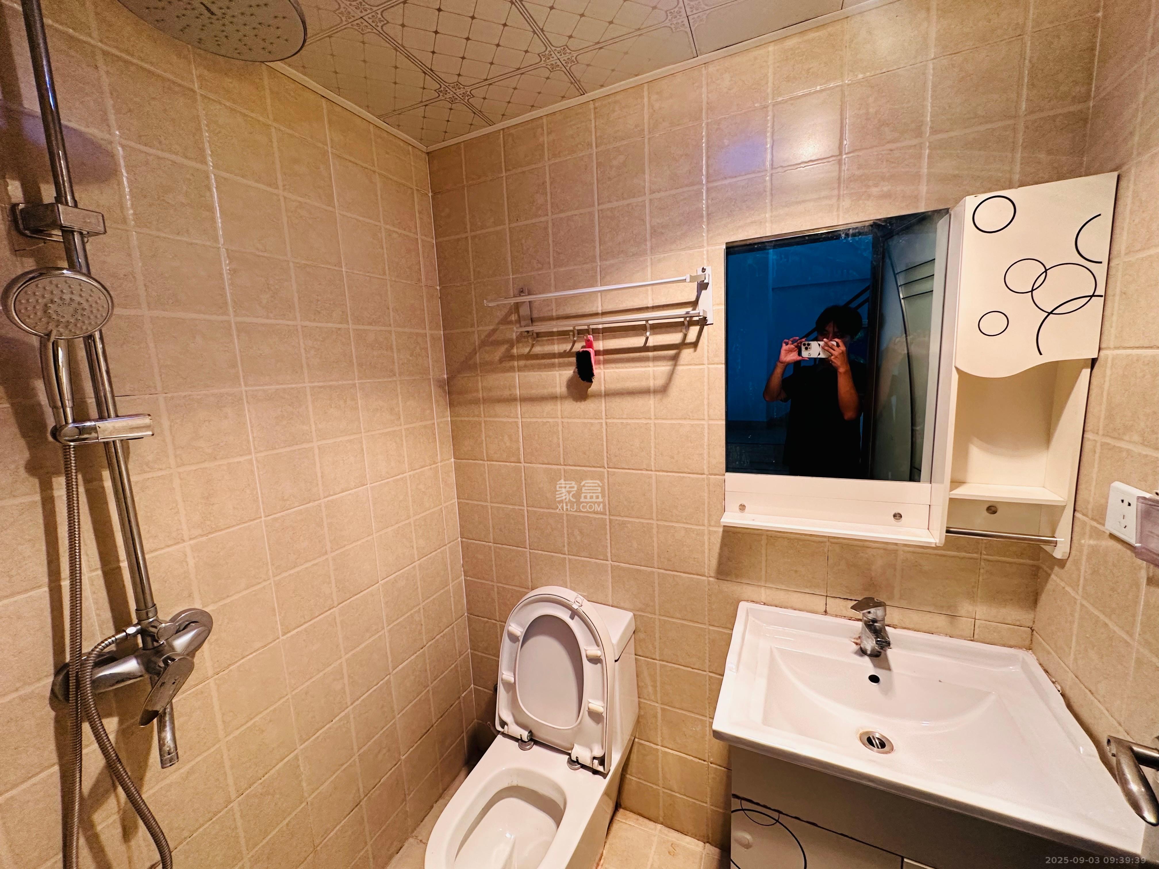 钱隆樽品(一、二、三期)  3室2厅1卫    2000.0元/月室内图