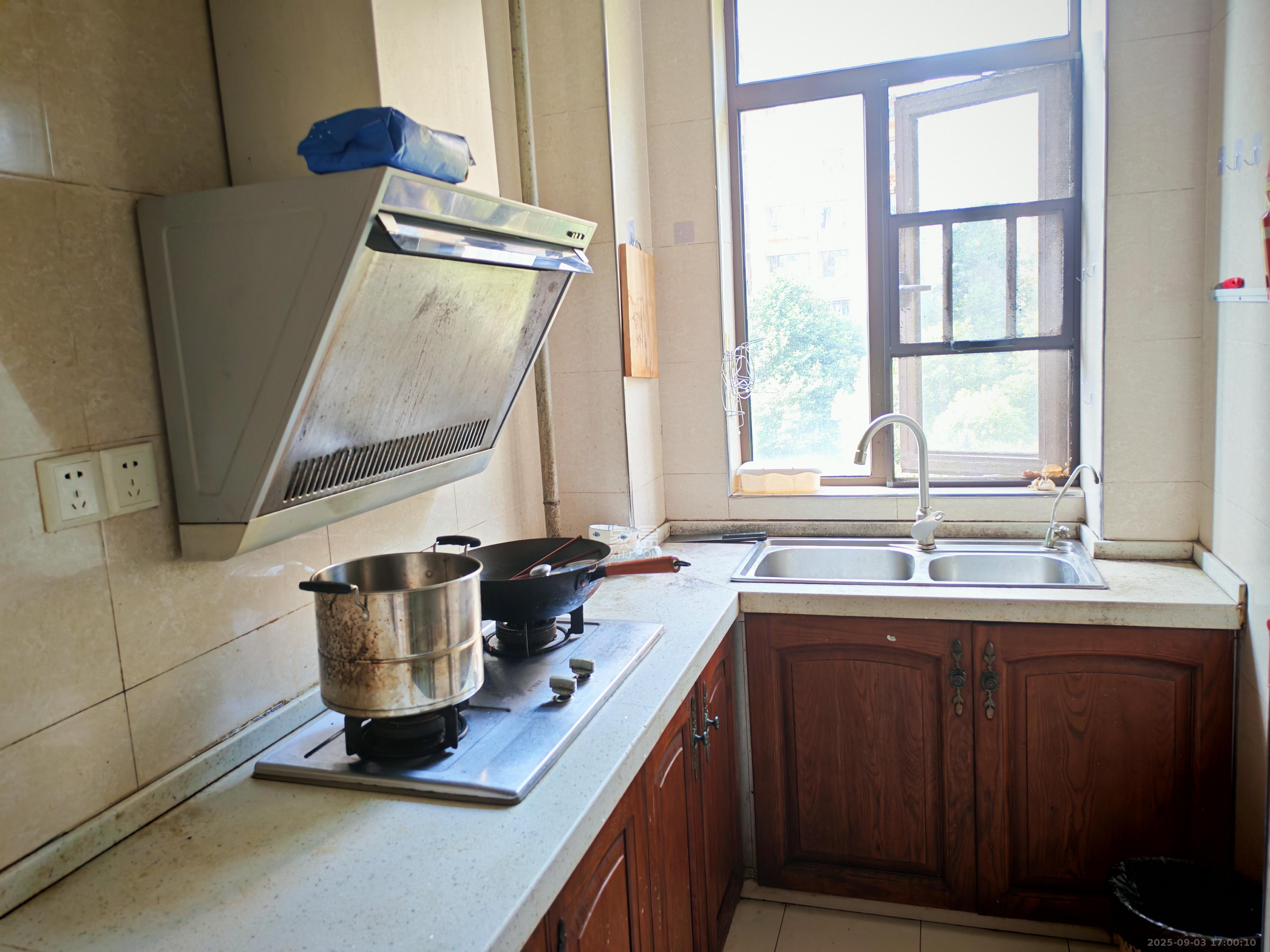 山语城二期  1室2厅2卫    2300.0元/月室内图