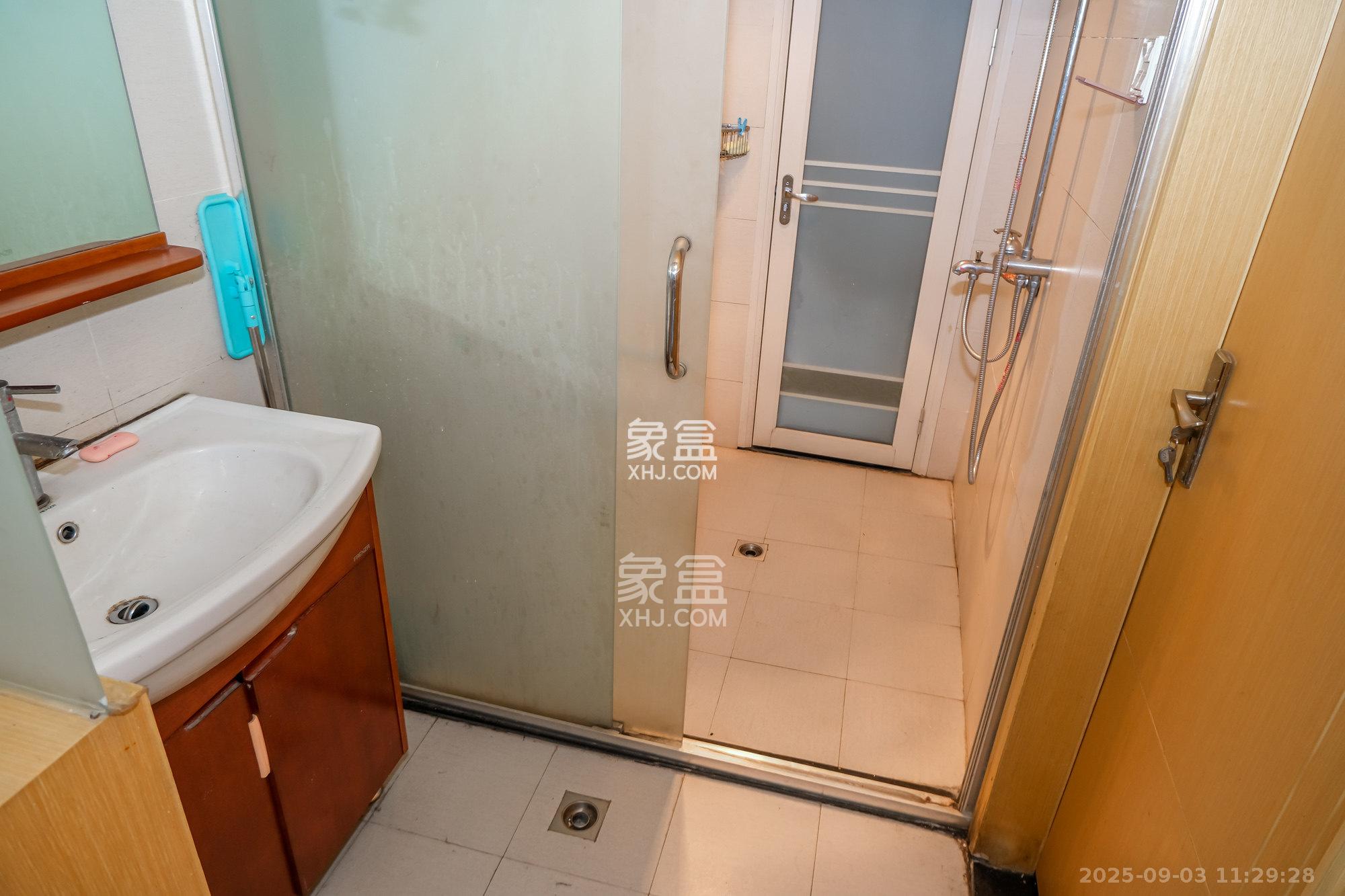 长大卧琥  3室2厅2卫    2600.0元/月 长大卧琥  3室2厅2卫    2600.0元/月室内图