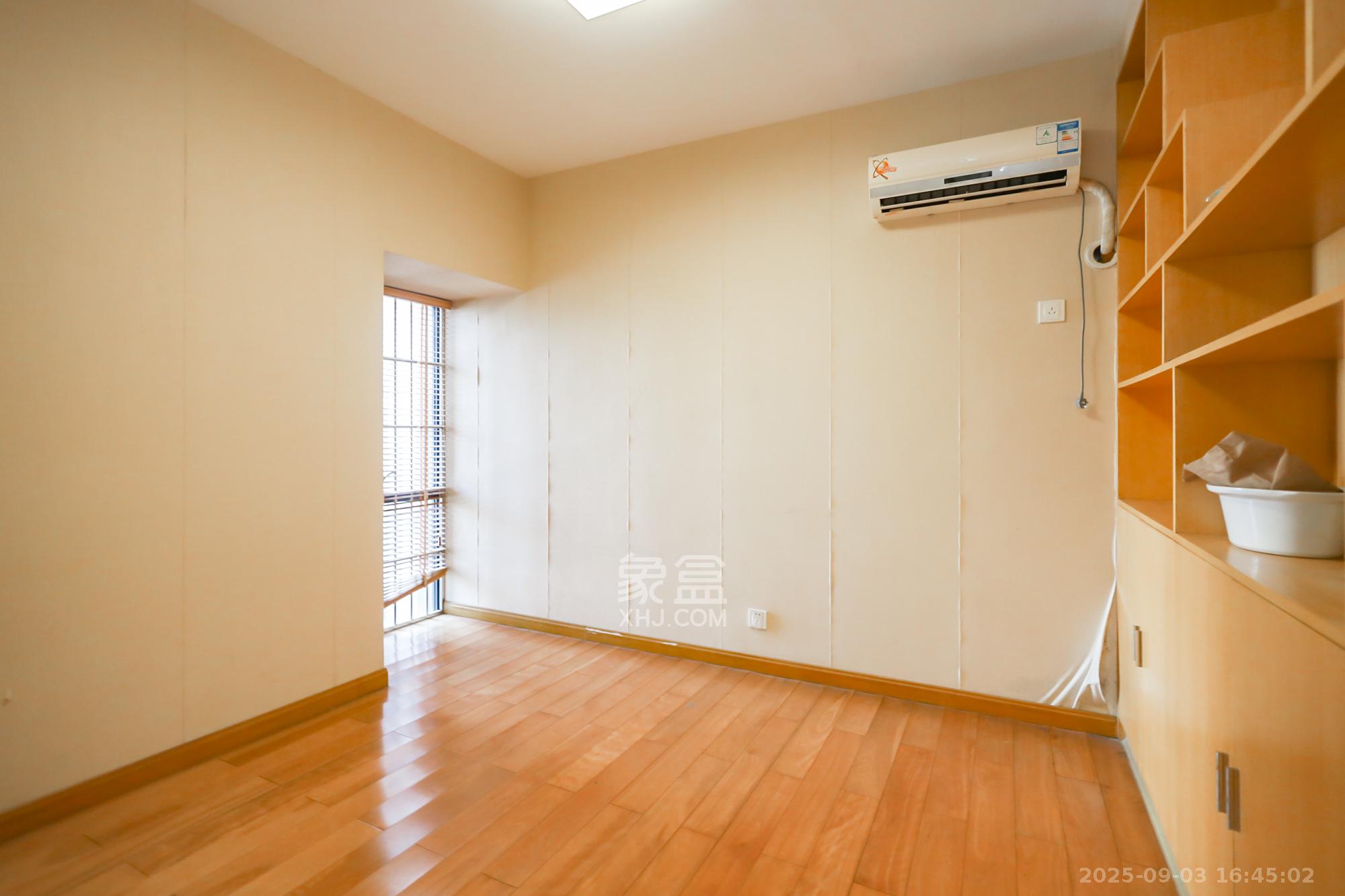 美林银谷  3室2厅2卫    98.0万卧室