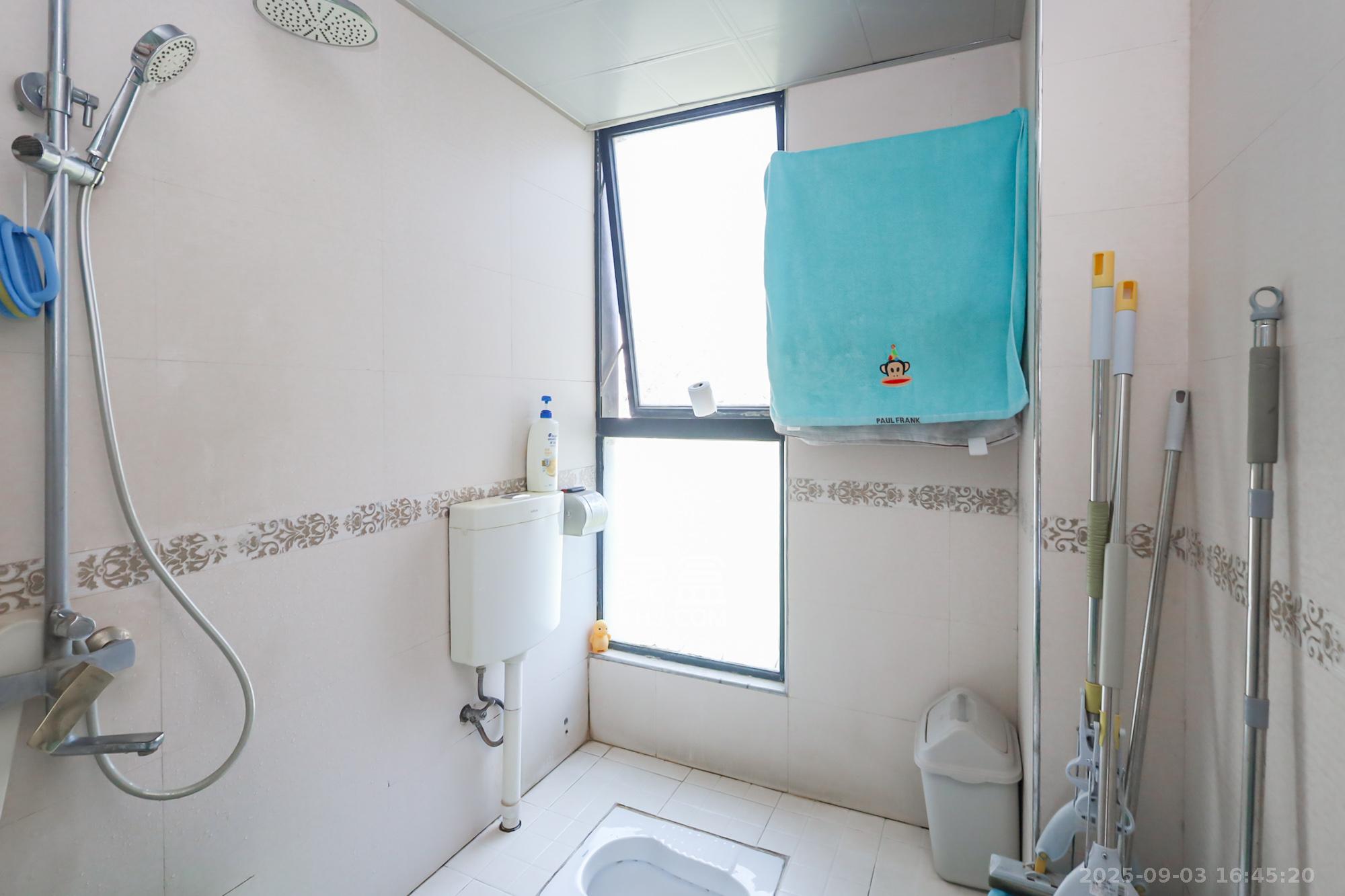 郡原广场 4室2厅2卫 182.0万 郡原广场 4室2厅2卫 182.0万卫生间