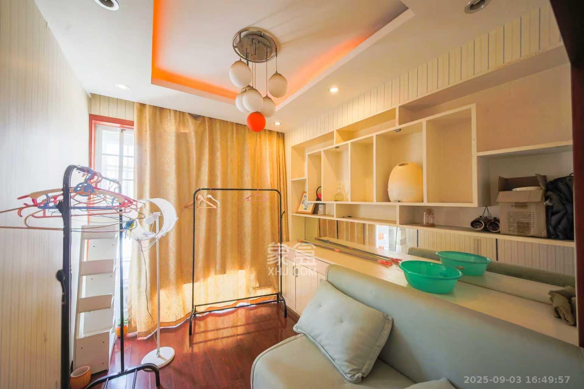 申奥美域  3室2厅1卫    2388.0元/月室内图