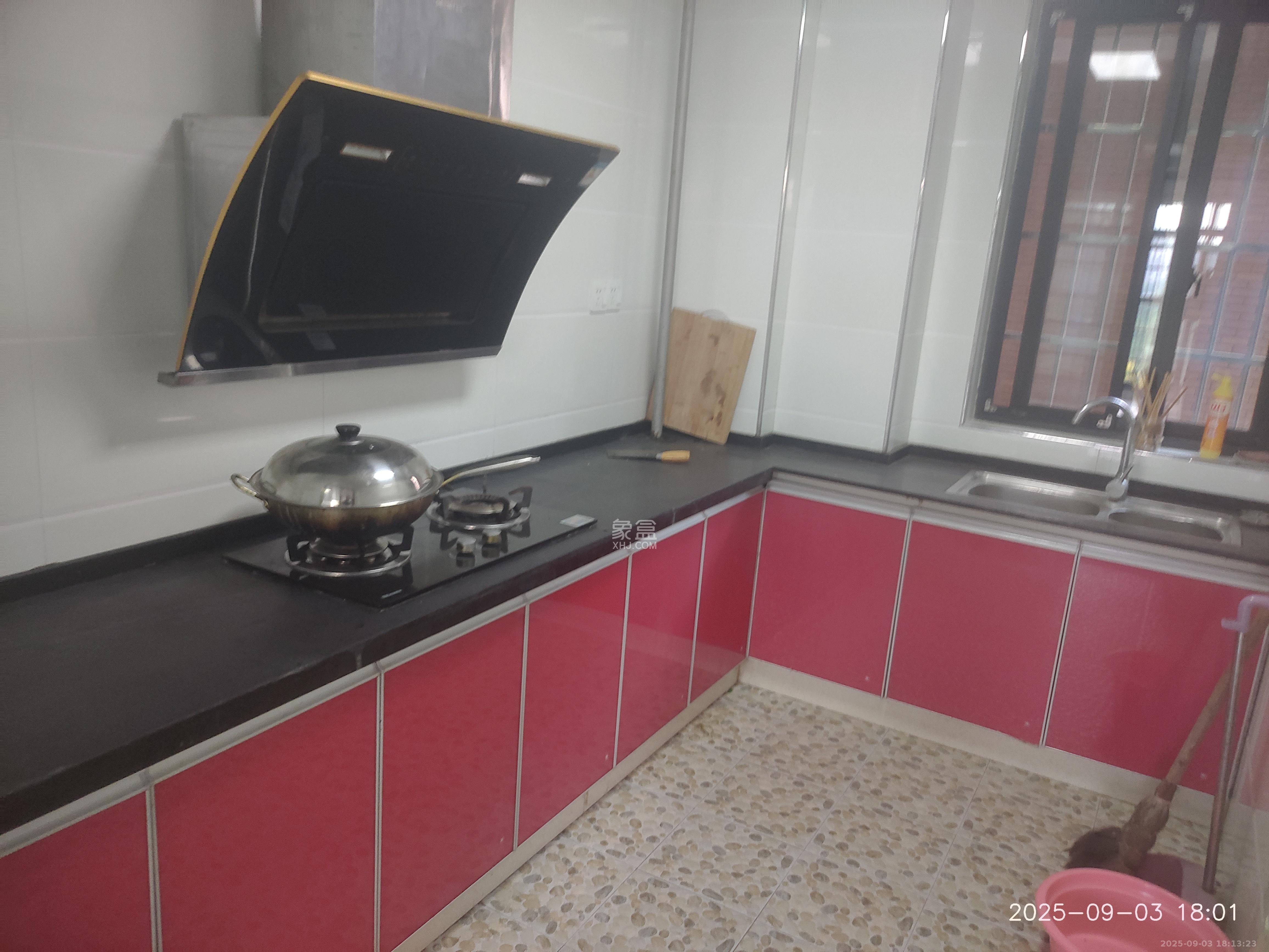 华龙家园（和泰家园）  3室2厅2卫    2800.0元/月室内图