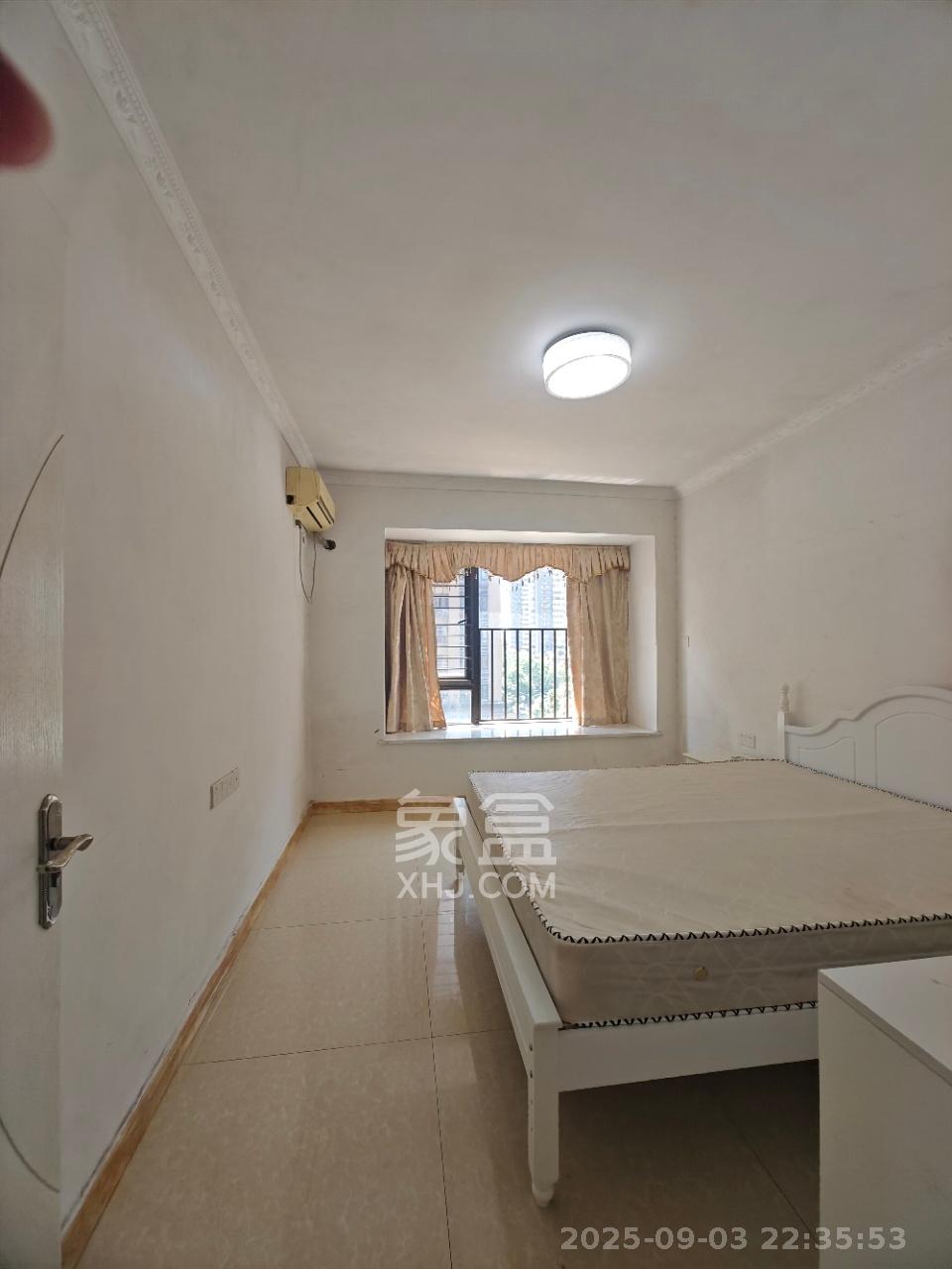 华润凤凰城三期  2室1厅1卫    2500.0元/月 华润凤凰城三期  2室1厅1卫    2500.0元/月室内图