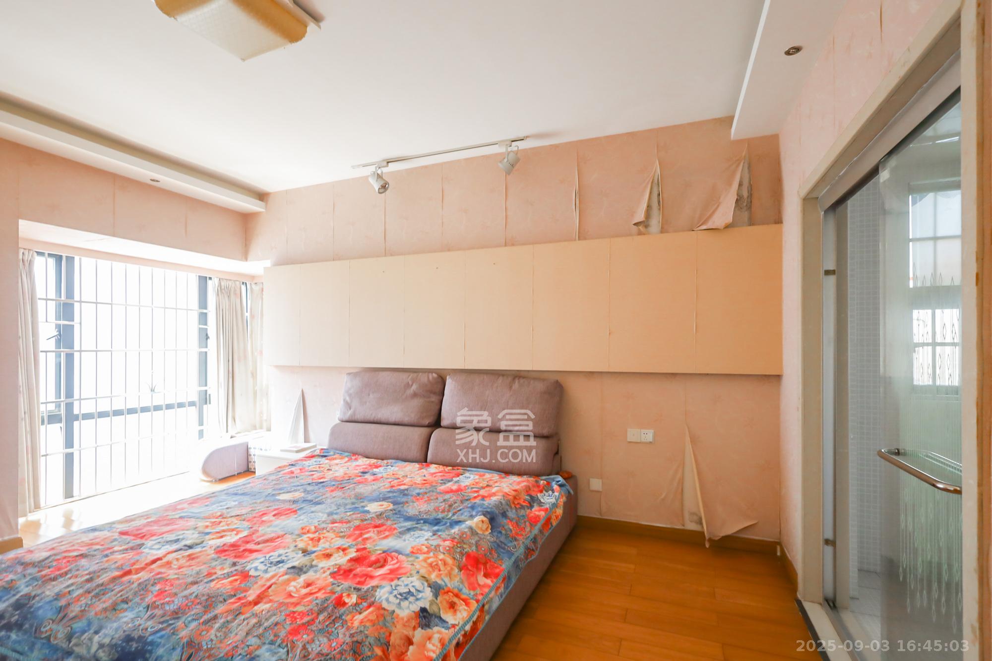 美林银谷  3室2厅2卫    98.0万卧室