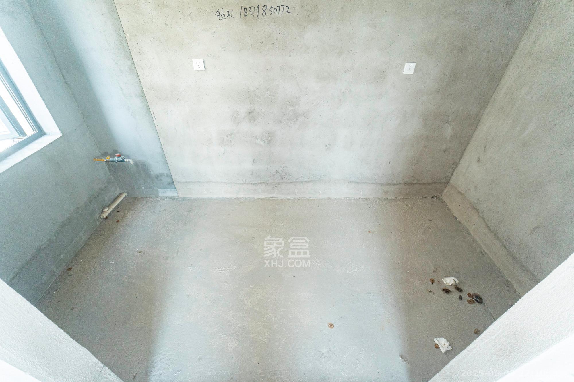 敏捷珑玥府  5室2厅3卫    135.0万厨房