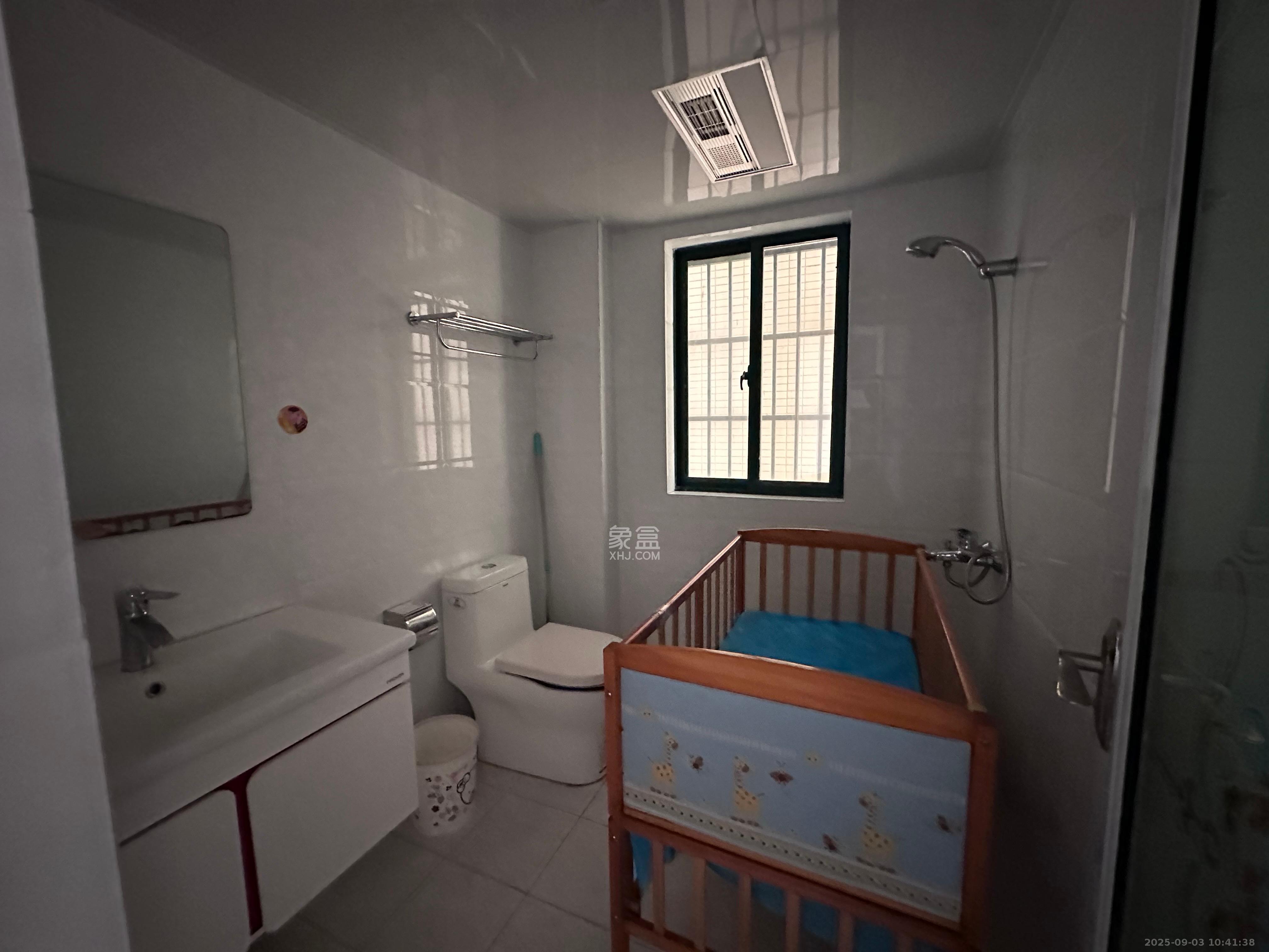 富基世纪公园 4室2厅1卫 2300.0元/月 富基世纪公园 4室2厅1卫 2300.0元/月室内图