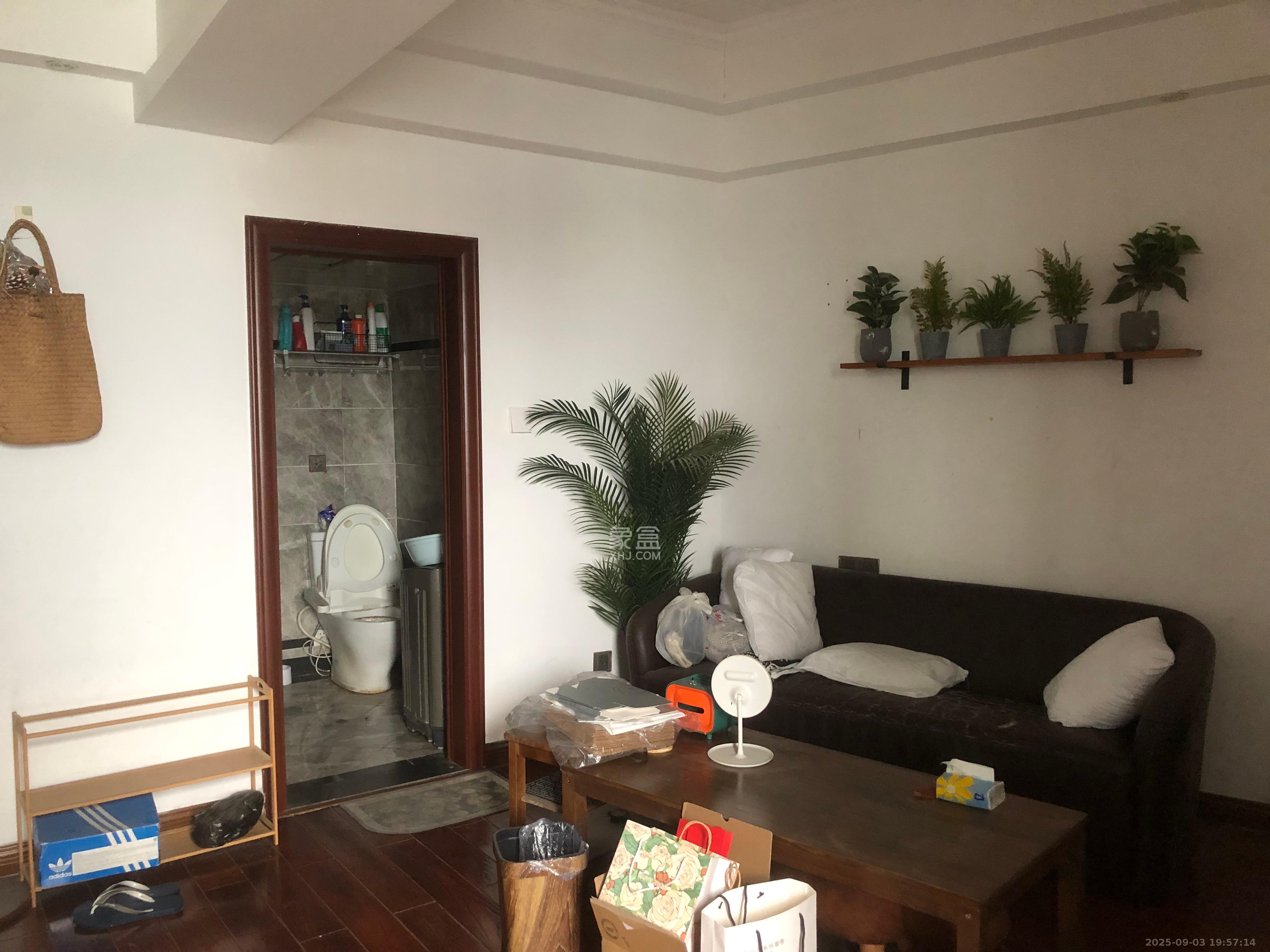 上城金都 1室1厅1卫 1800.0元/月 上城金都 1室1厅1卫 1800.0元/月室内图