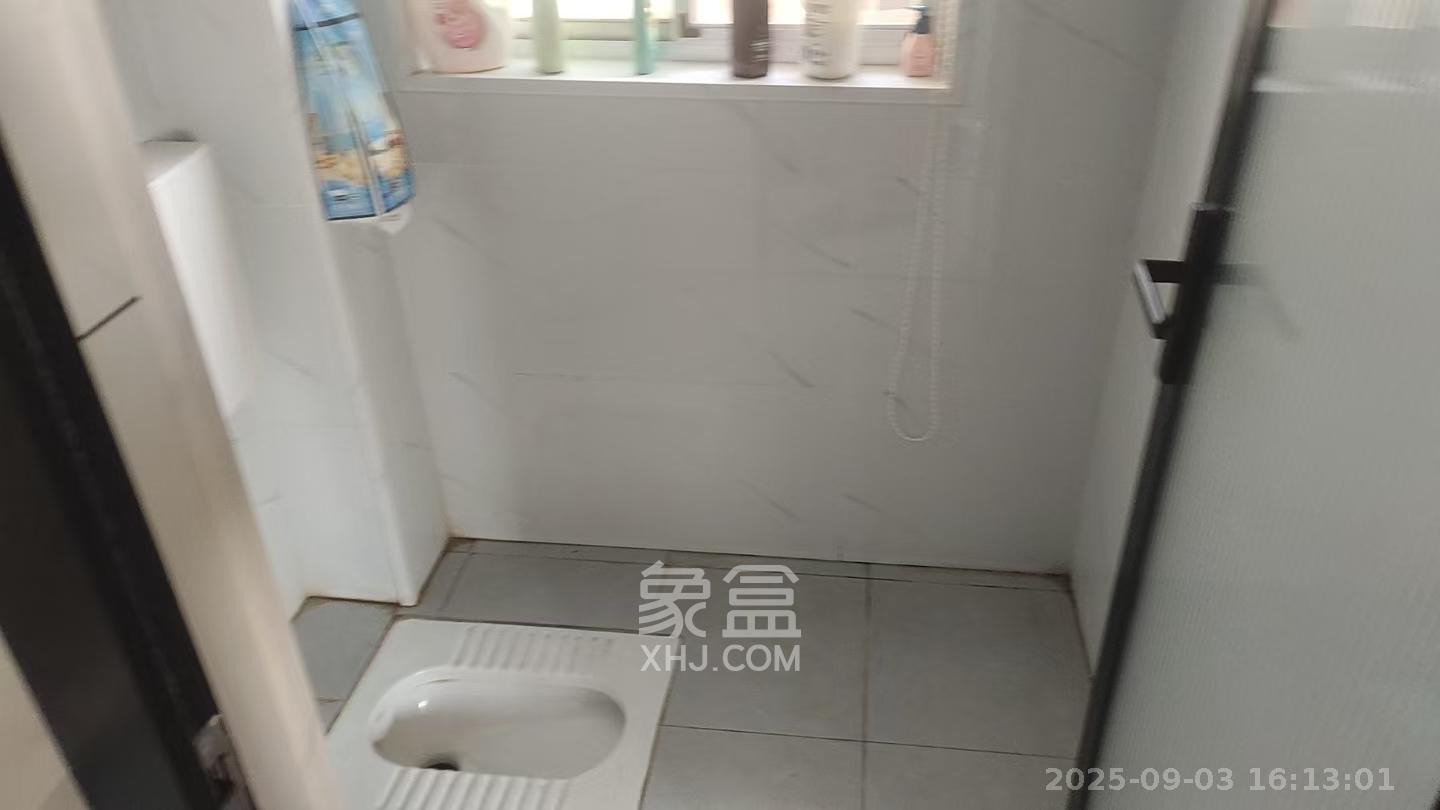 东湖小区安置房  3室2厅2卫    2400.0元/月 东湖小区安置房  3室2厅2卫    2400.0元/月