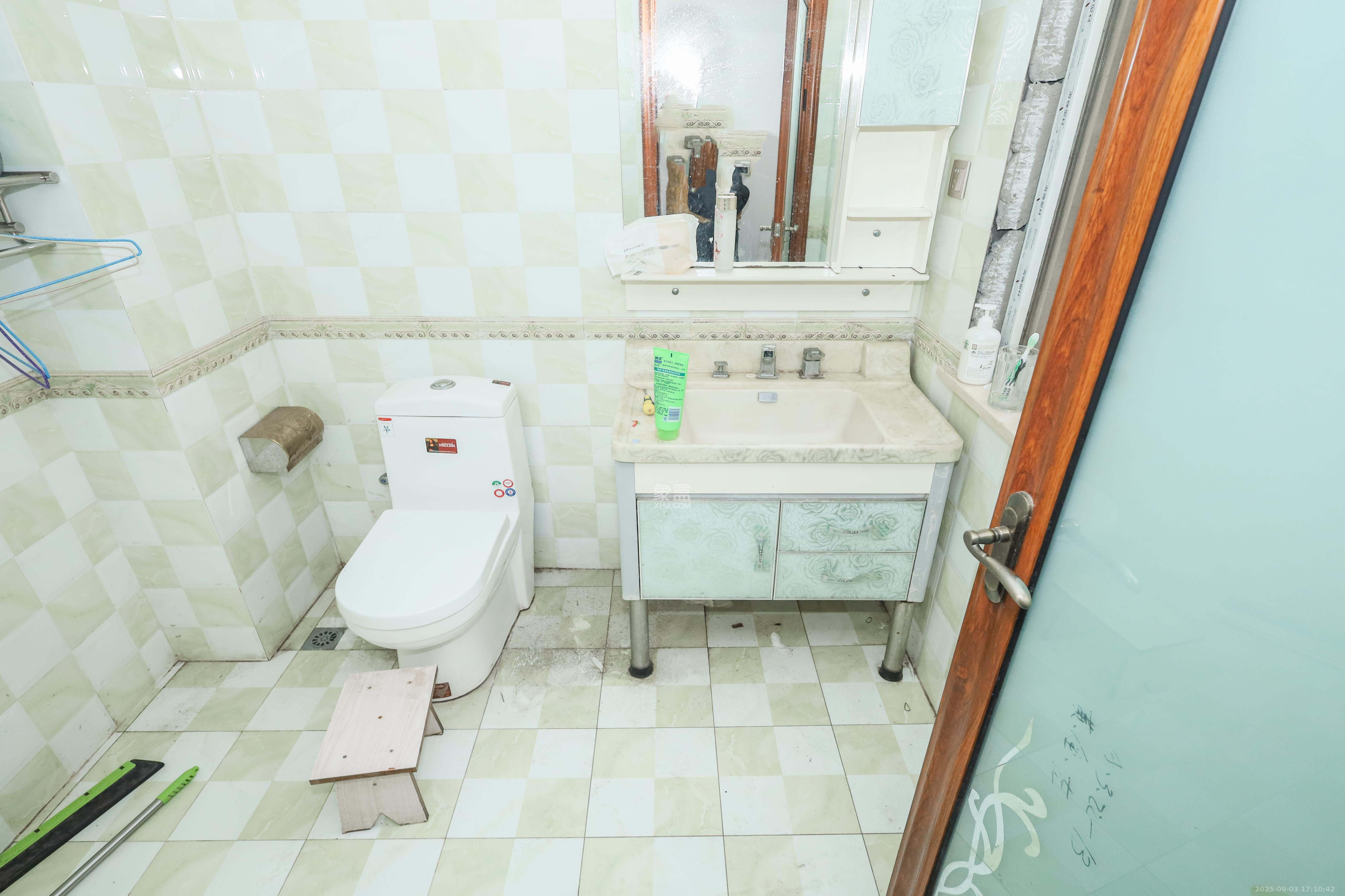 和沁园  4室2厅2卫    68.0万卫生间