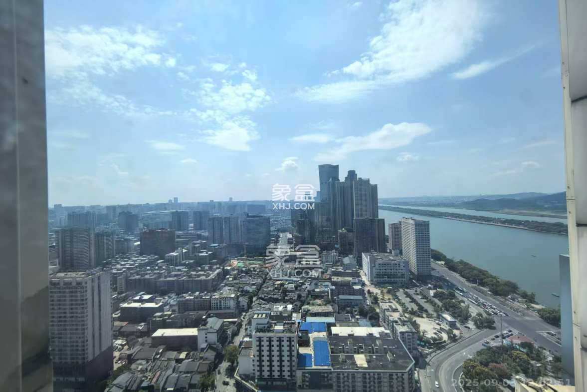 万达公馆 3室2厅4卫 10000.0元/月 万达公馆 3室2厅4卫 10000.0元/月户型图