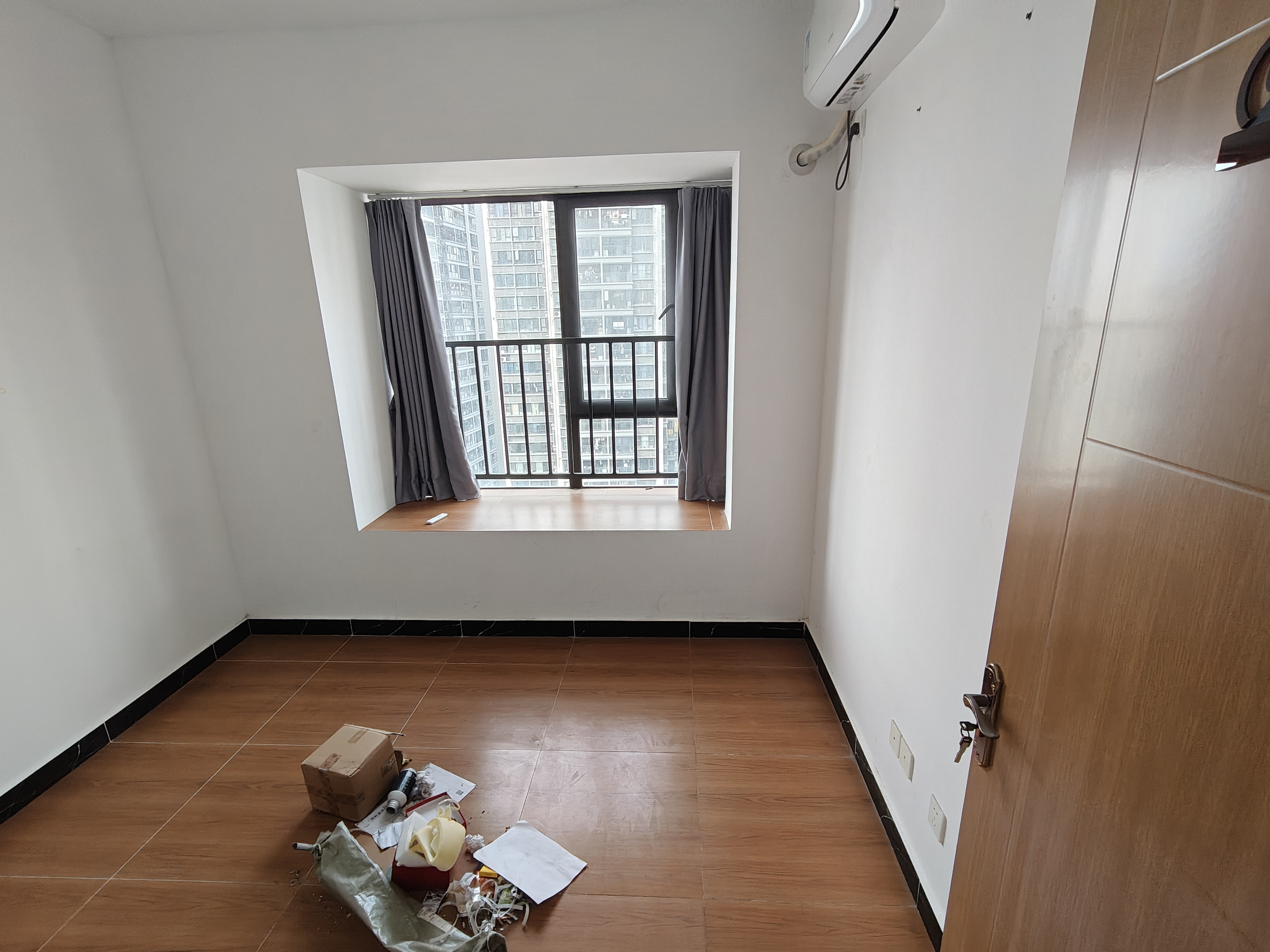 坡博家园五区  5室2厅2卫   3500.00元/月室内图