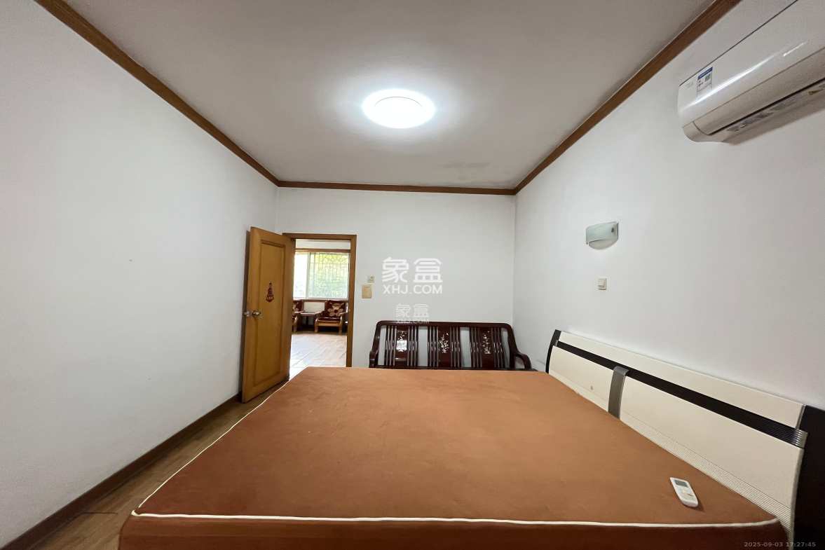 铁银电信花园  2室2厅2卫    1800.0元/月 铁银电信花园  2室2厅2卫    1800.0元/月室内图