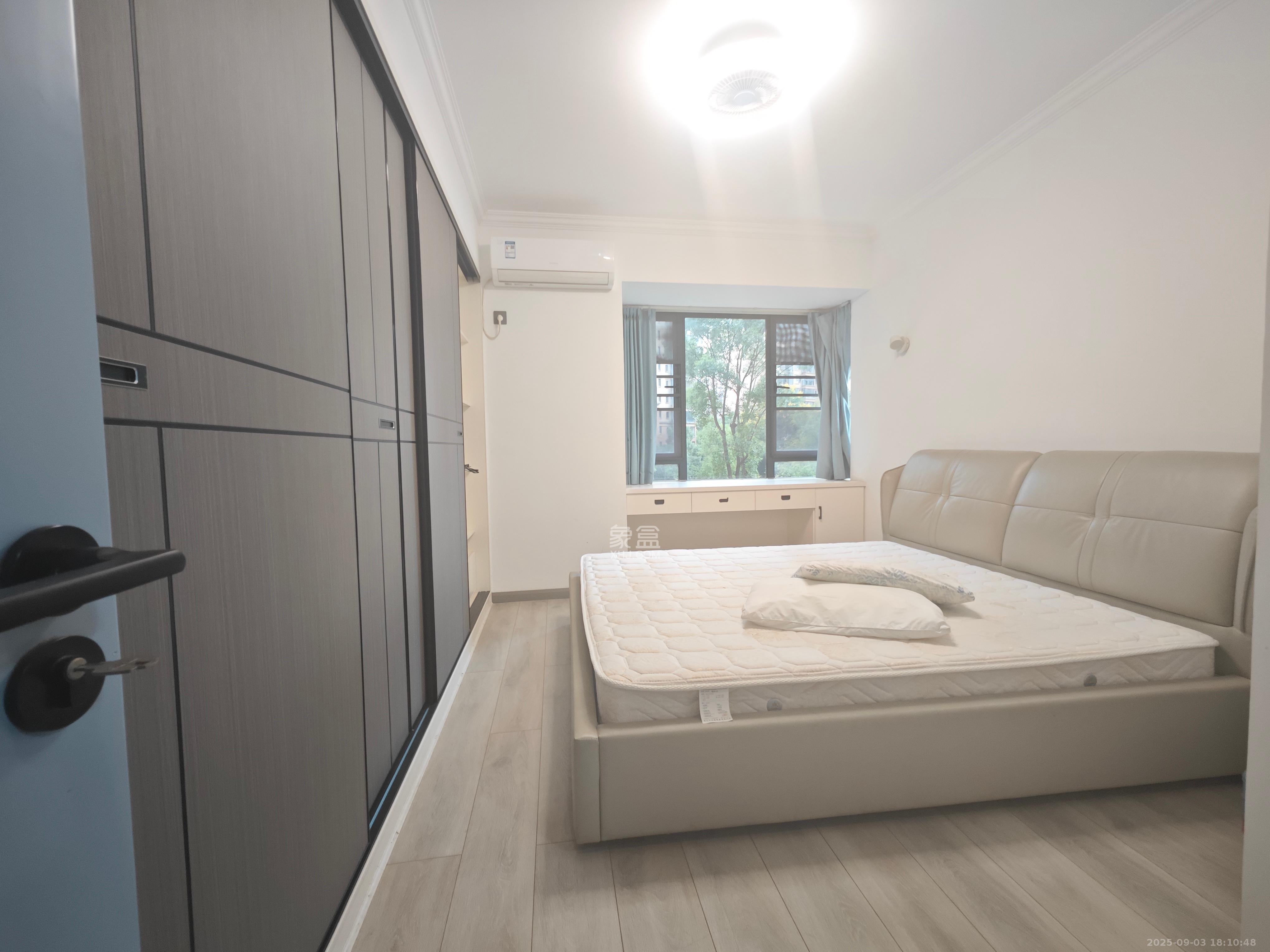 中建嘉和城  4室2厅2卫   3100.00元/月室内图