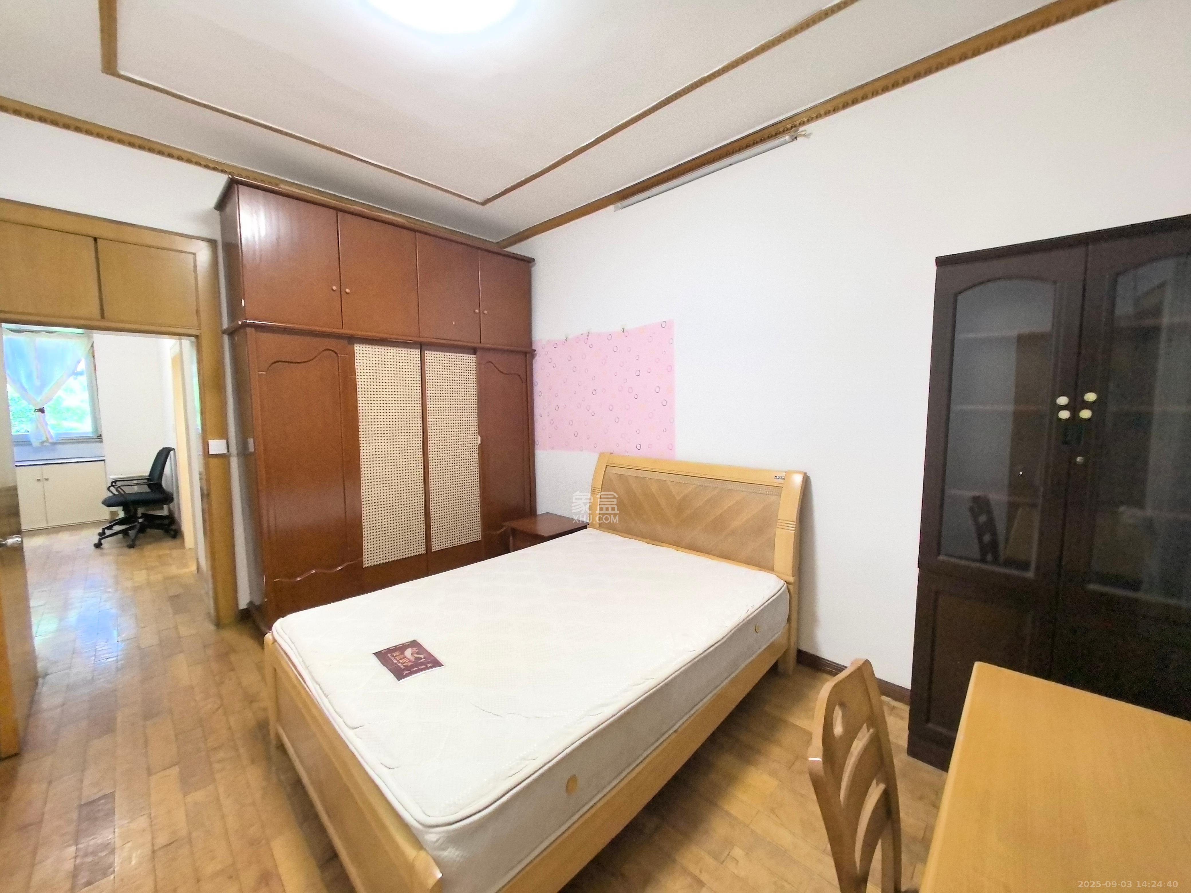 湖南日报宿舍 2室2厅1卫 2200.0元/月 湖南日报宿舍 2室2厅1卫 2200.0元/月室内图