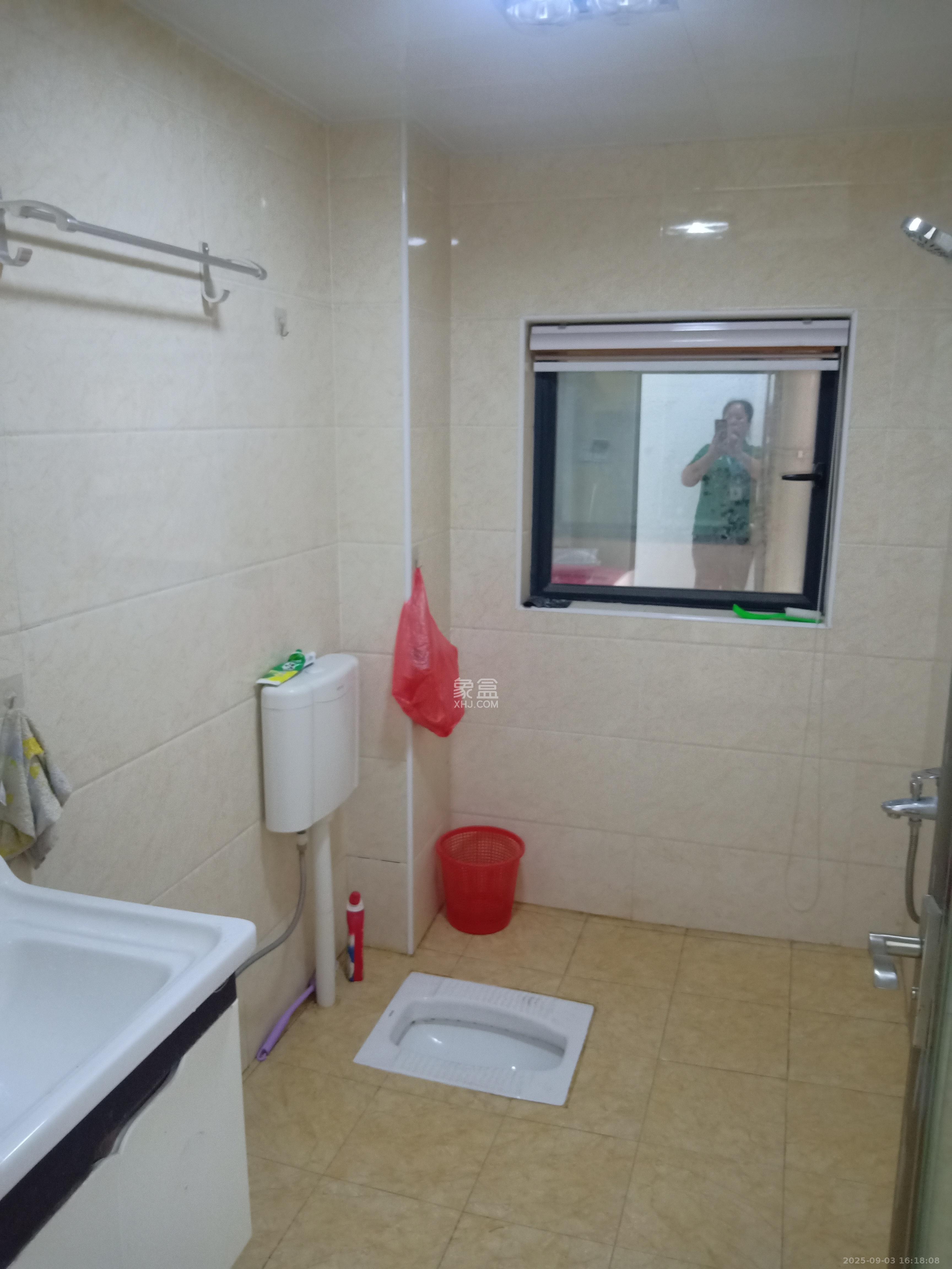 天元涉外景园C区  3室2厅2卫    2500.0元/月室内图