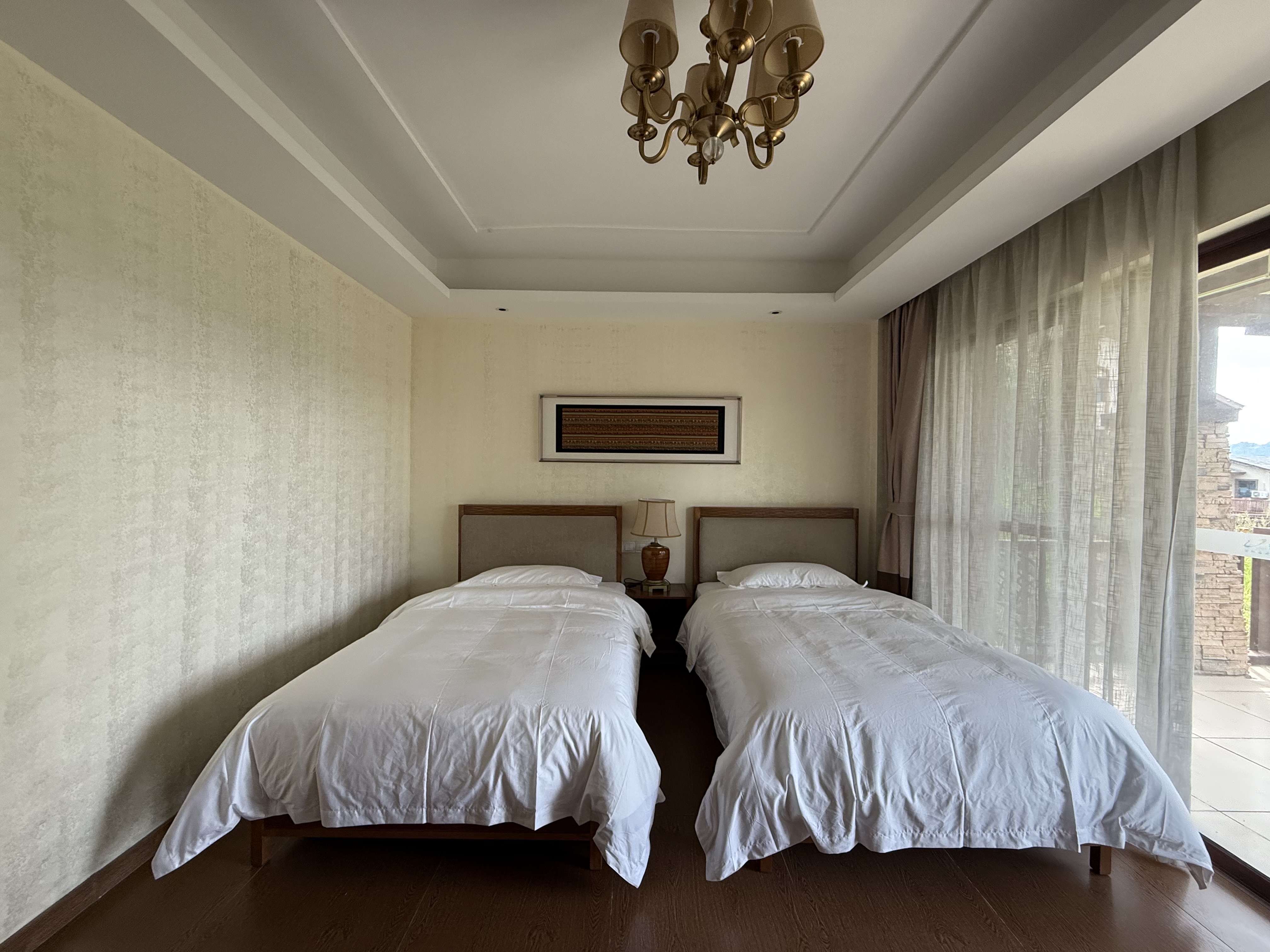 碧桂园 6室2厅3卫 158.0万 碧桂园 6室2厅3卫 158.0万客厅